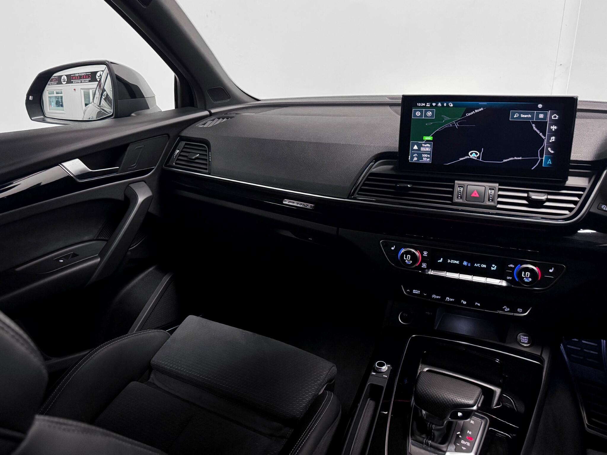 Audi Q5 view 14
