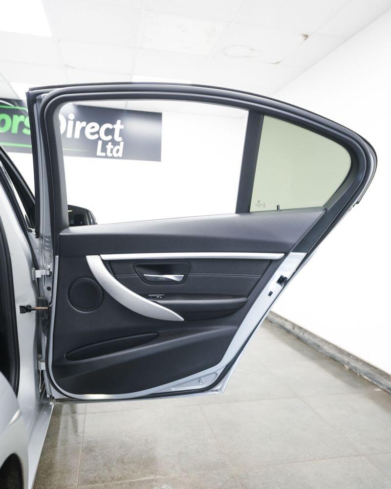BMW 3 Series view 15