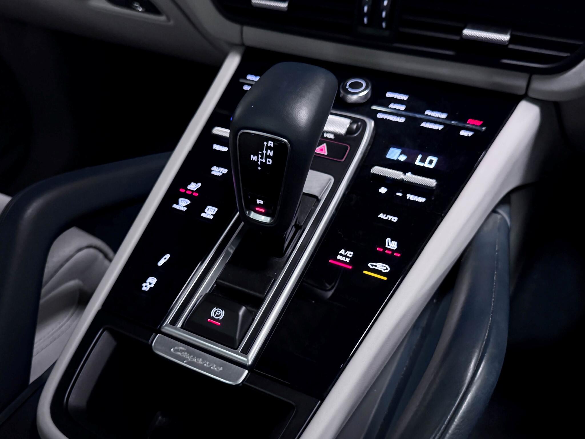 Porsche Cayenne view 33