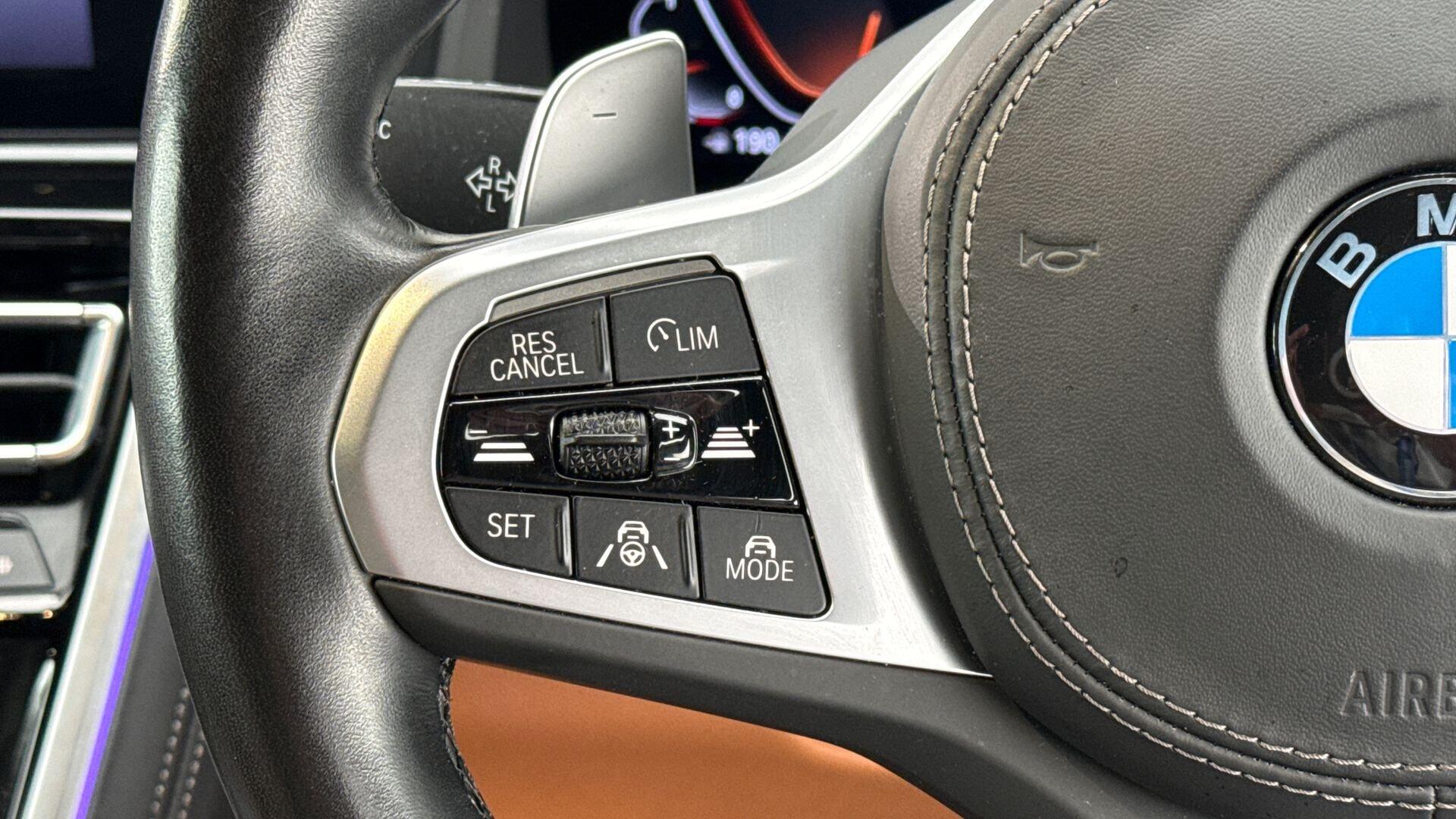 BMW 8 Series view 17