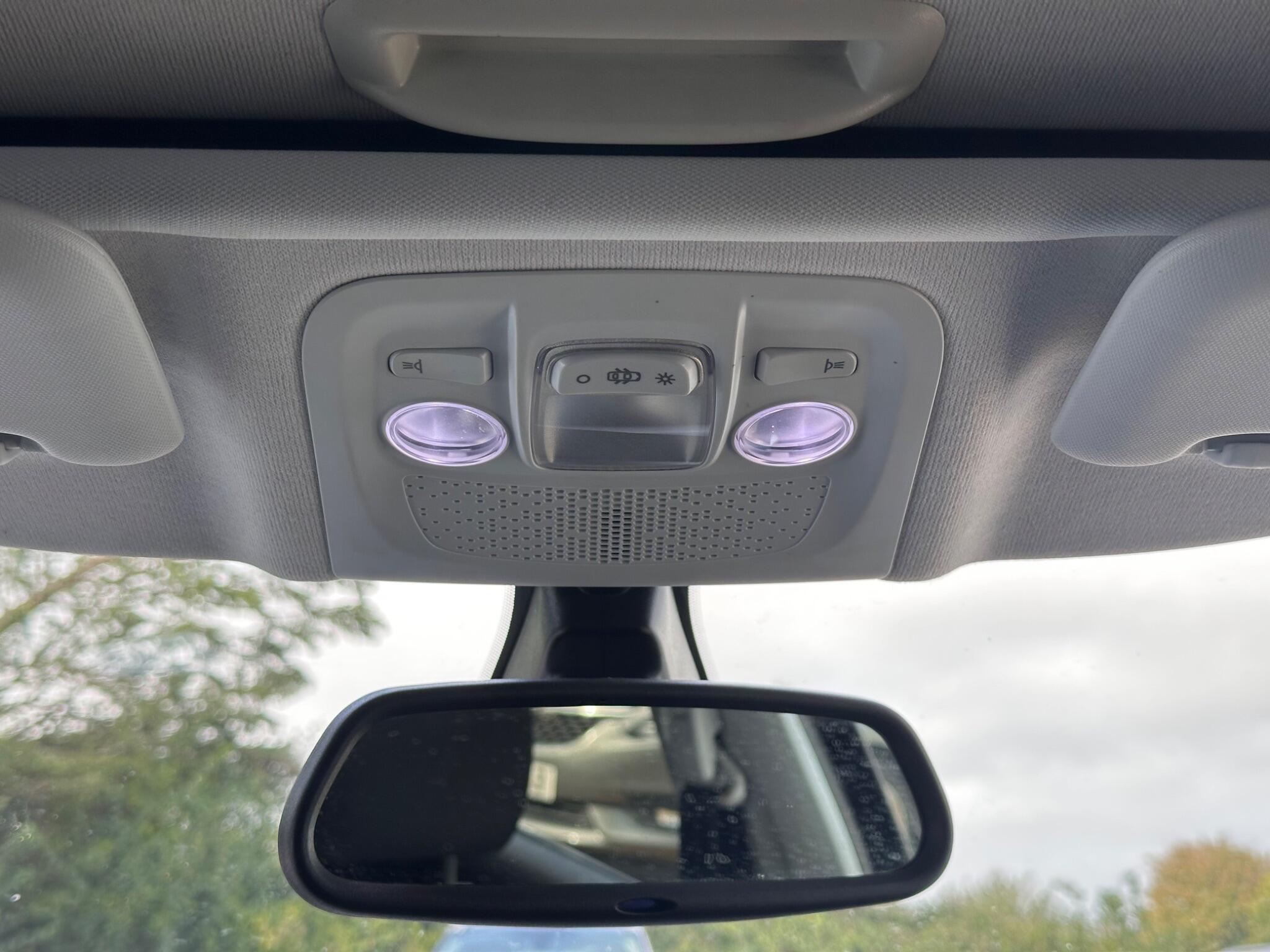 Peugeot 208 view 42