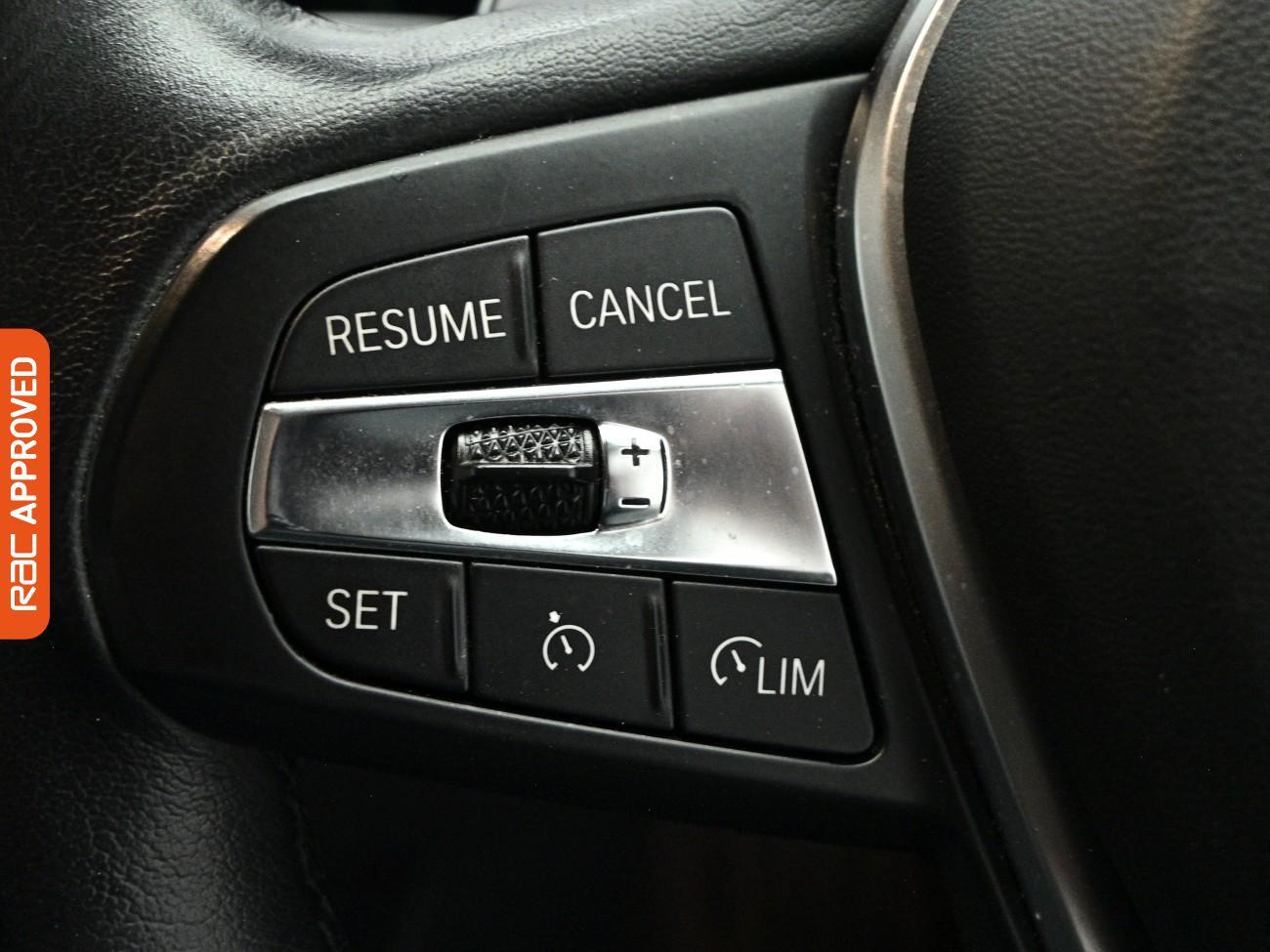 BMW 3 Series view 24