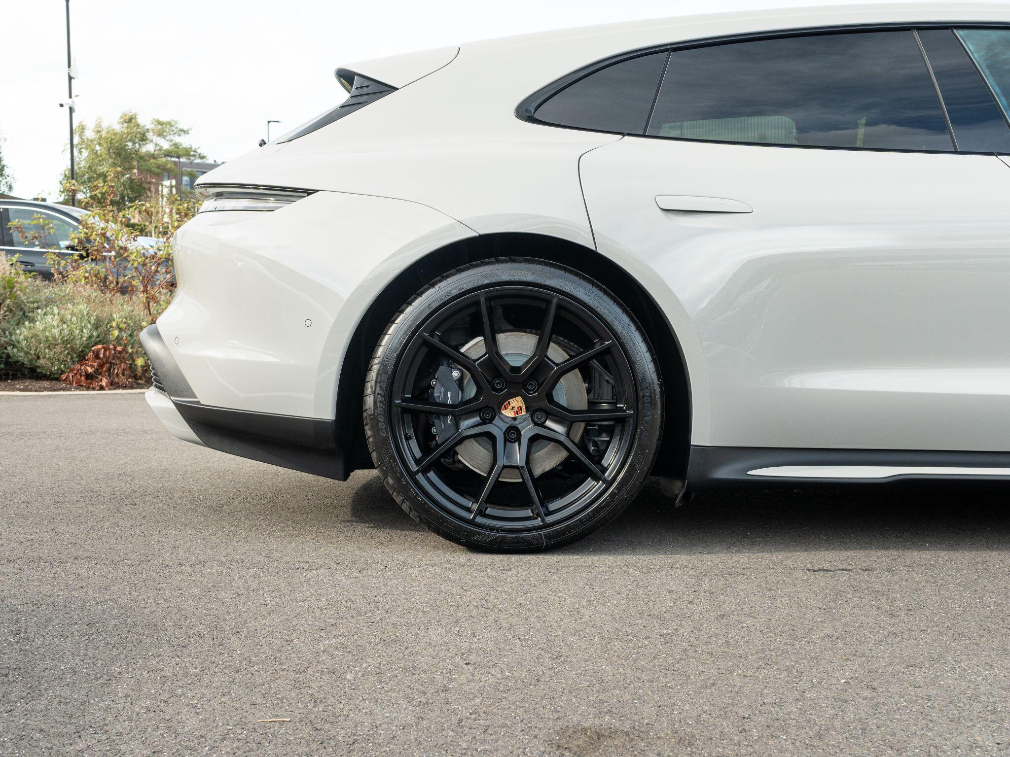 Porsche Taycan view 11