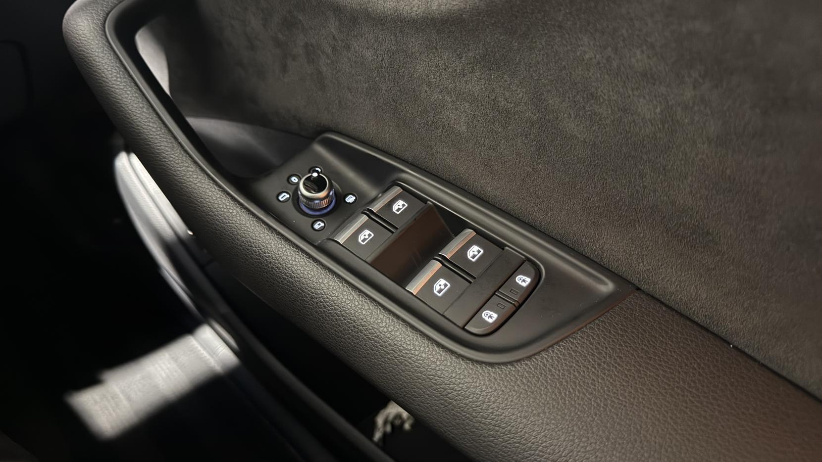 Audi Q7 view 31