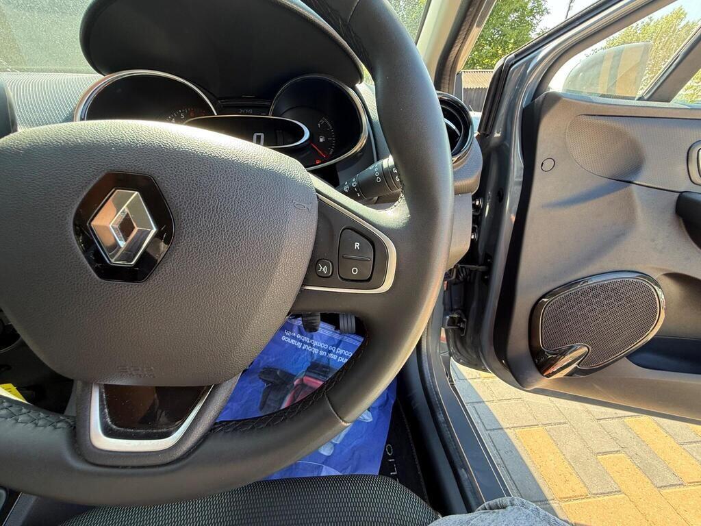 Renault Clio view 30