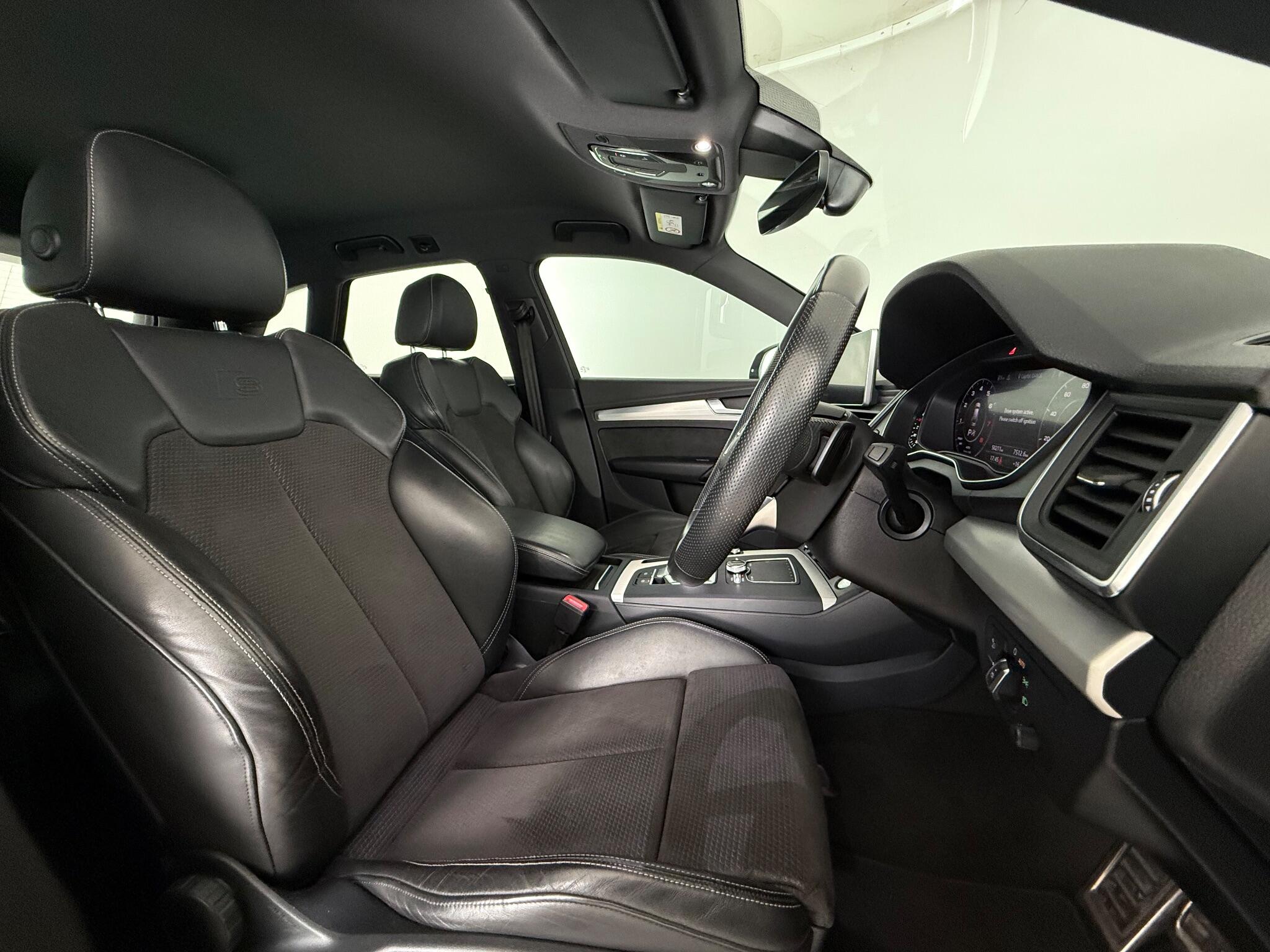 Audi Q5 view 14