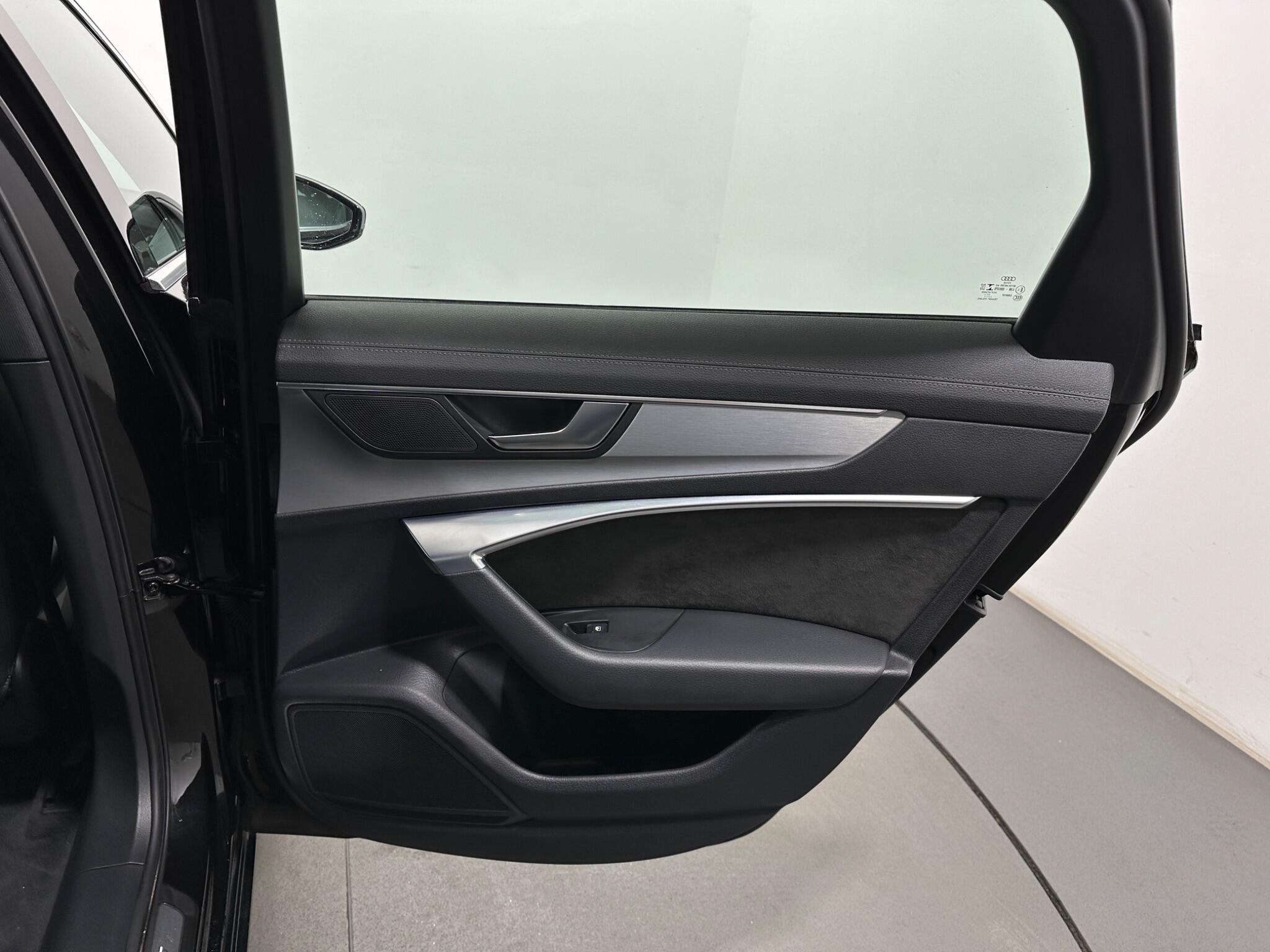Audi A6 view 44