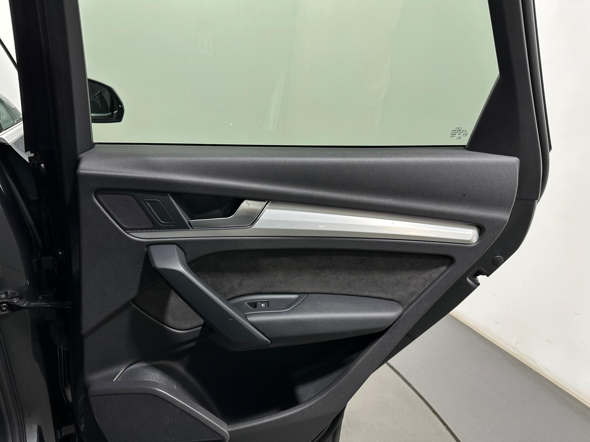 Audi Q5 view 45