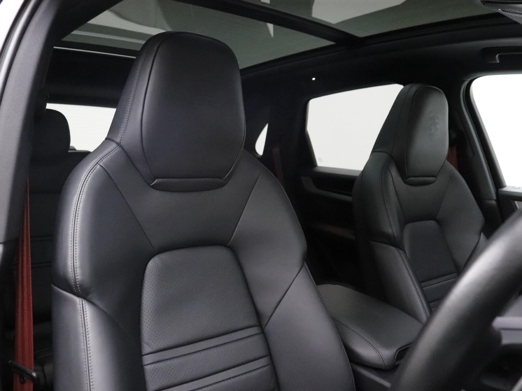 Porsche Cayenne view 29