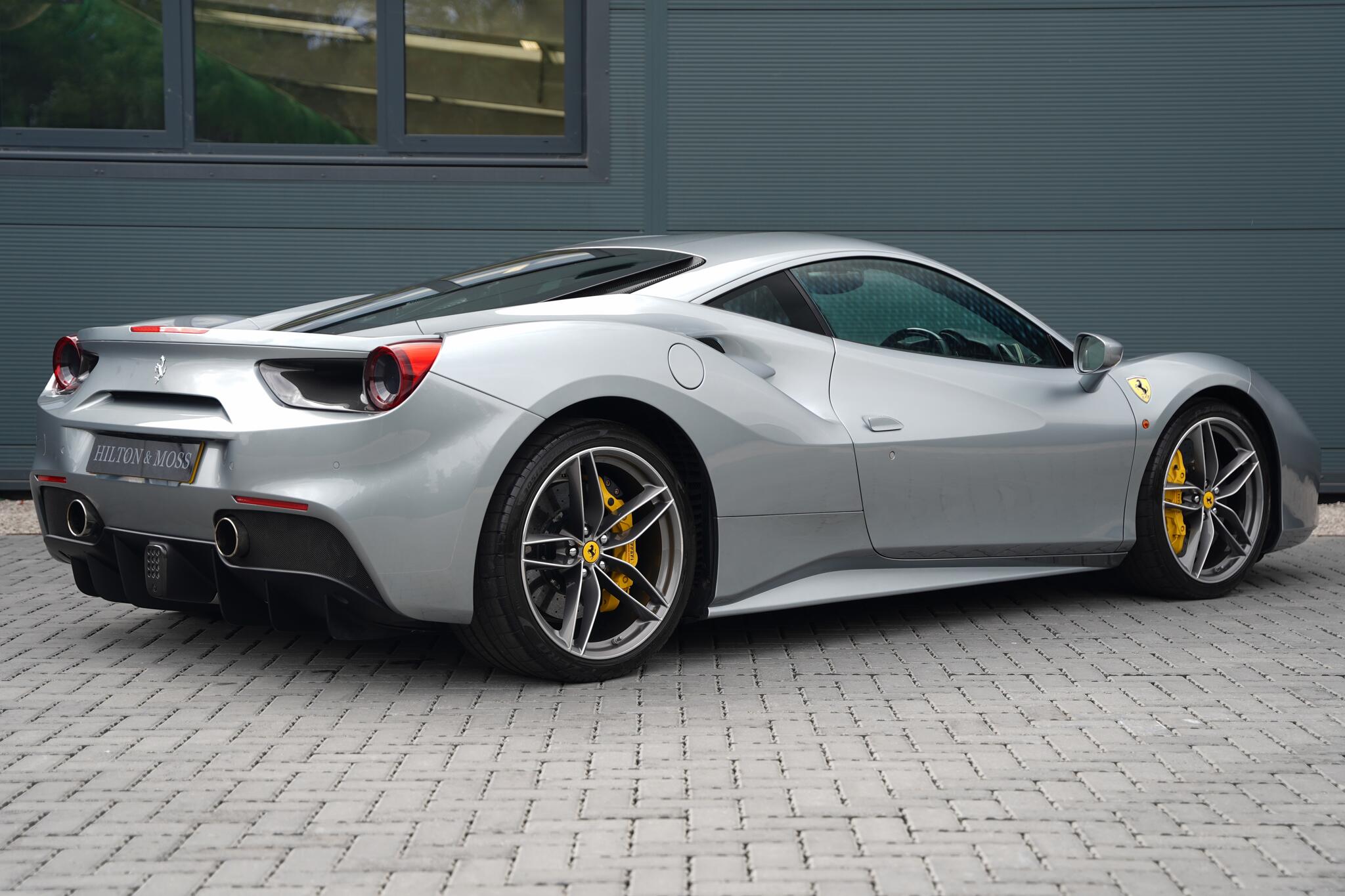 Ferrari 488 view 5