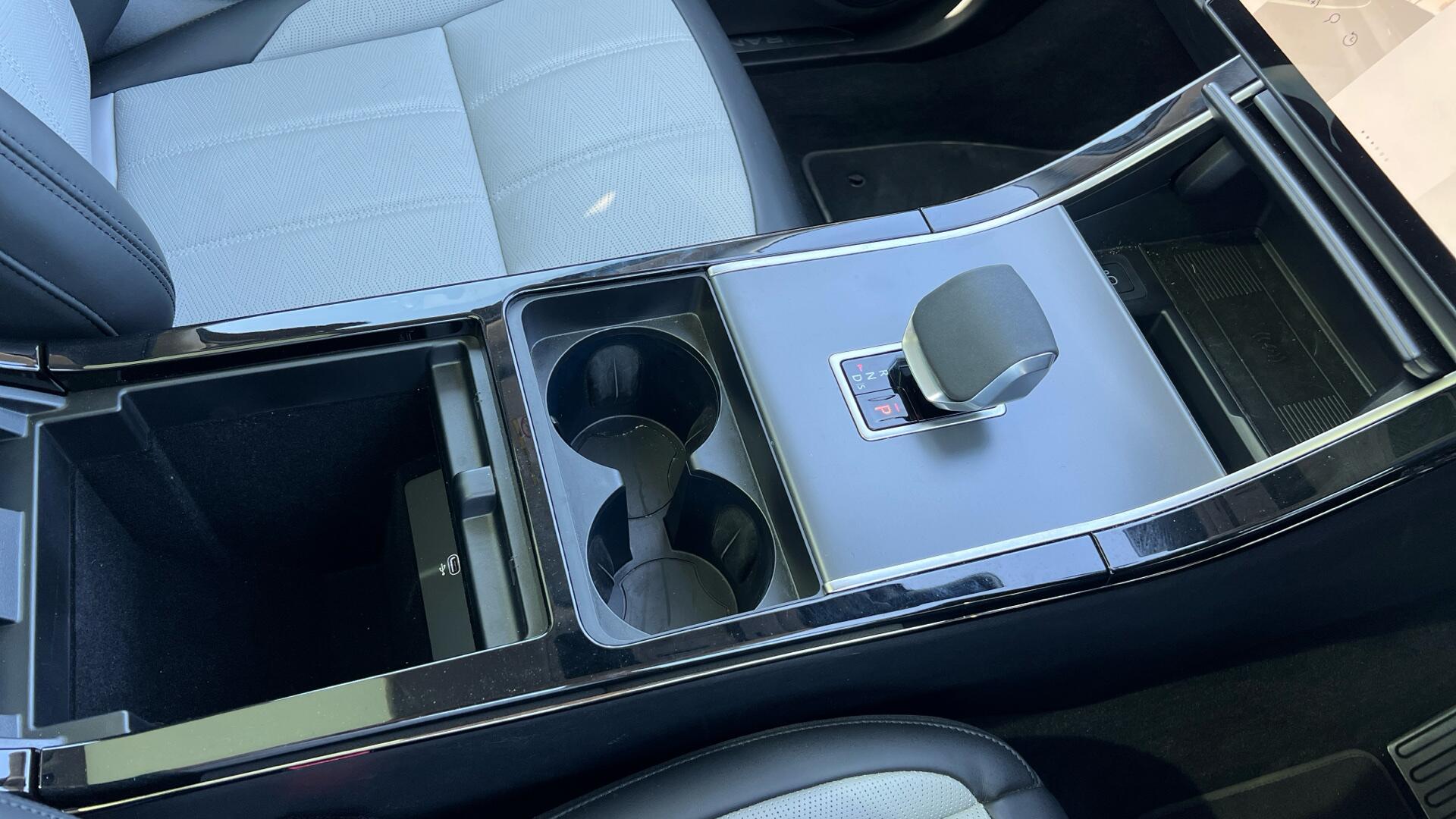 Land Rover Range Rover Evoque view 33