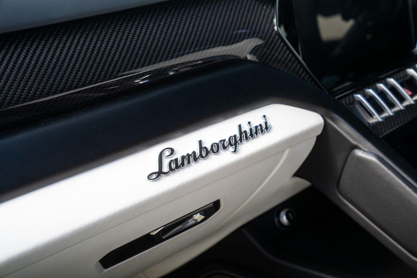 Lamborghini Urus view 38