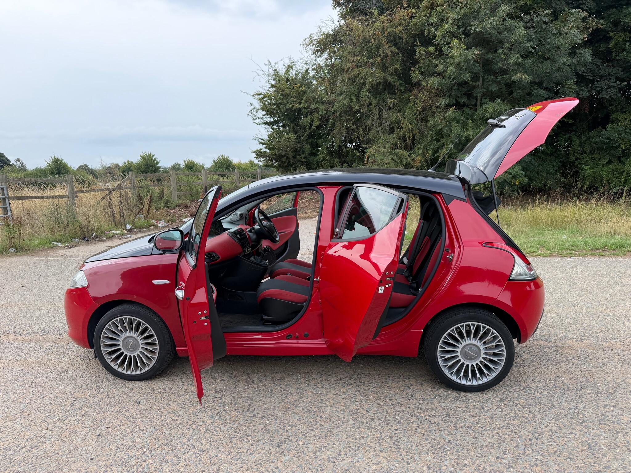 Chrysler Ypsilon view 17