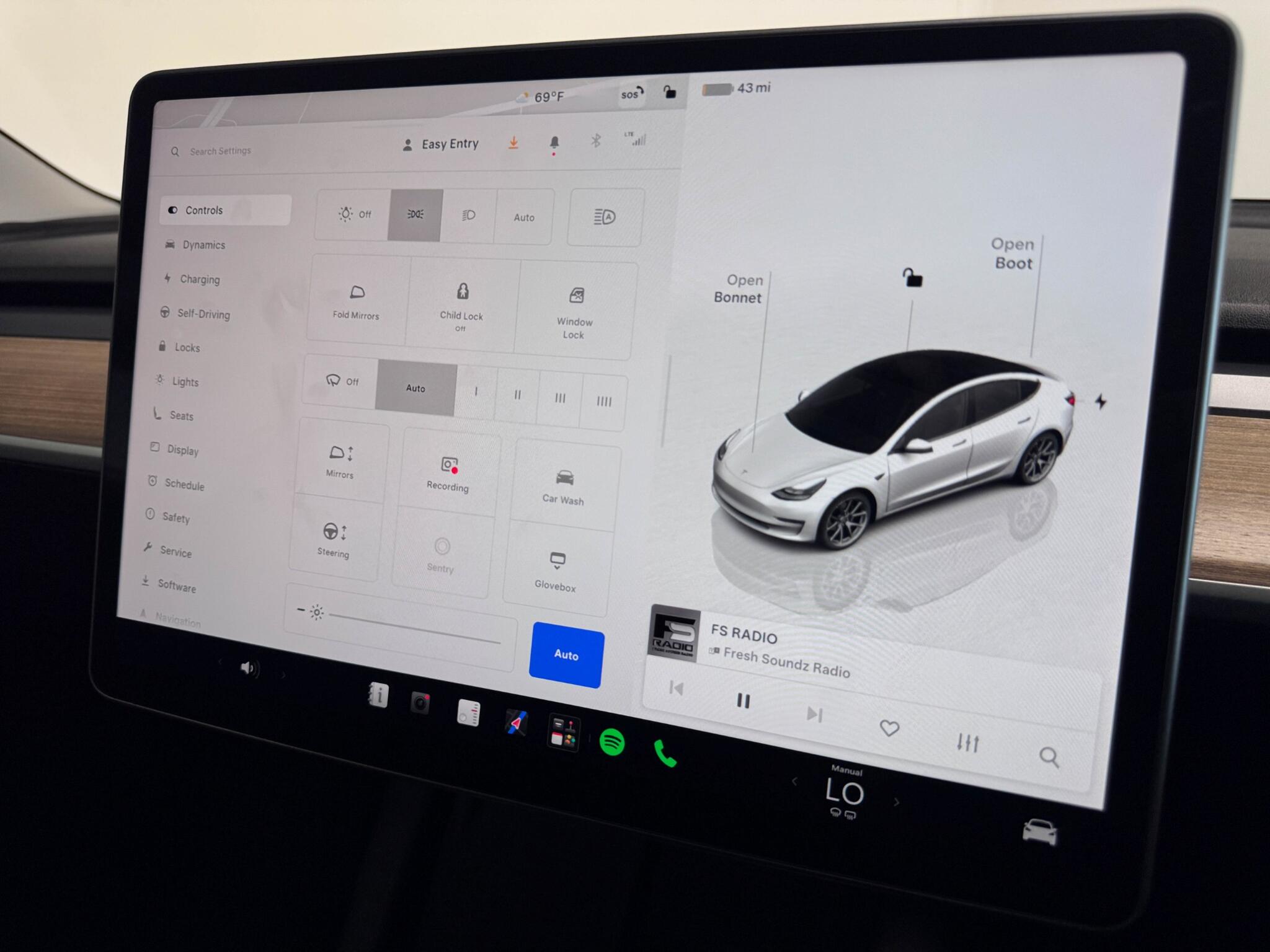 Tesla Model 3 view 37
