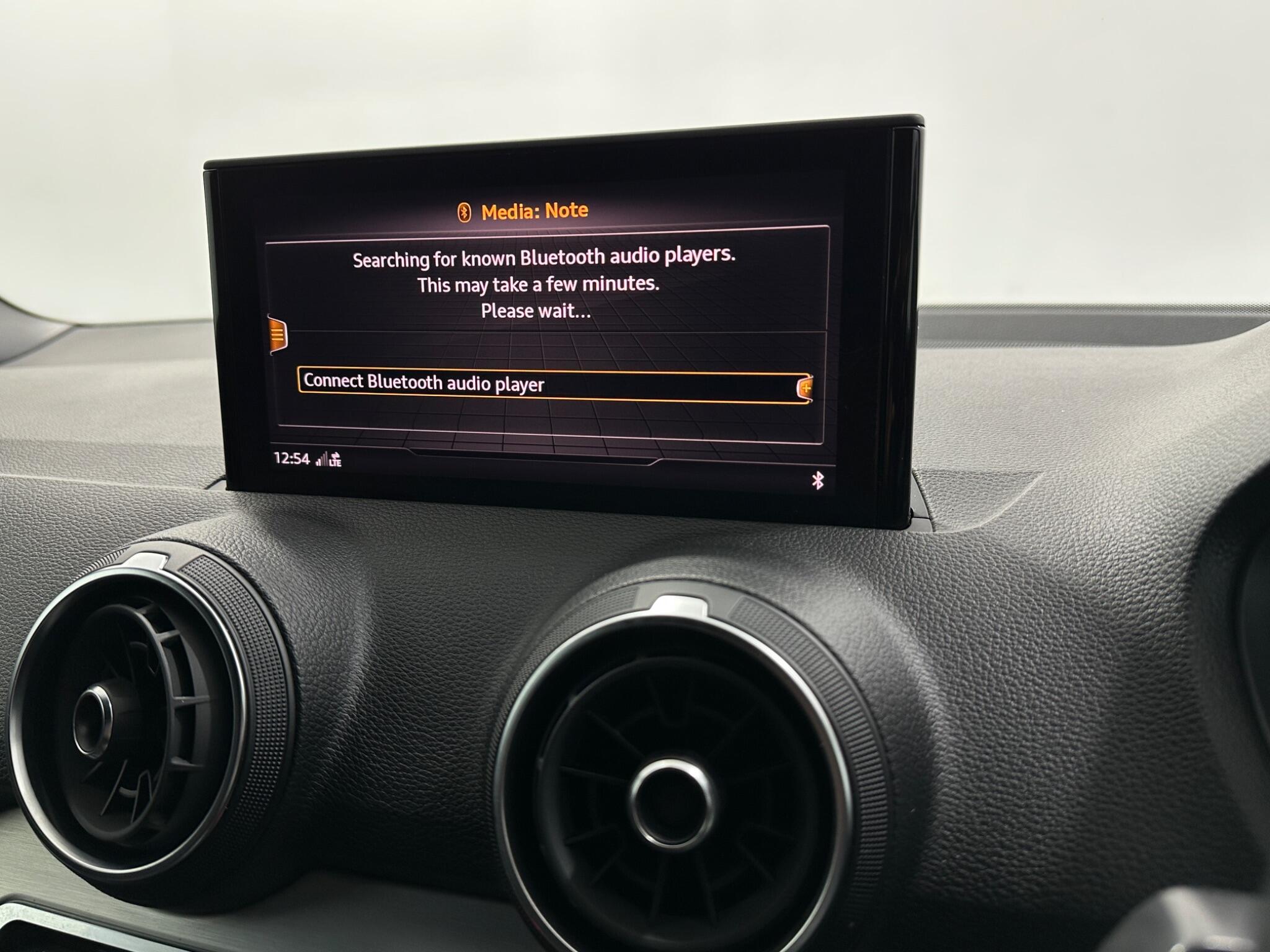 Audi Q2 view 25