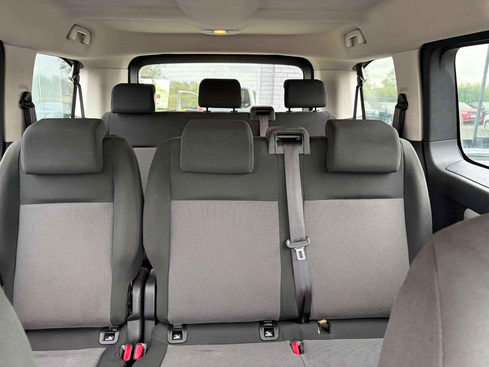 Peugeot Traveller view 32