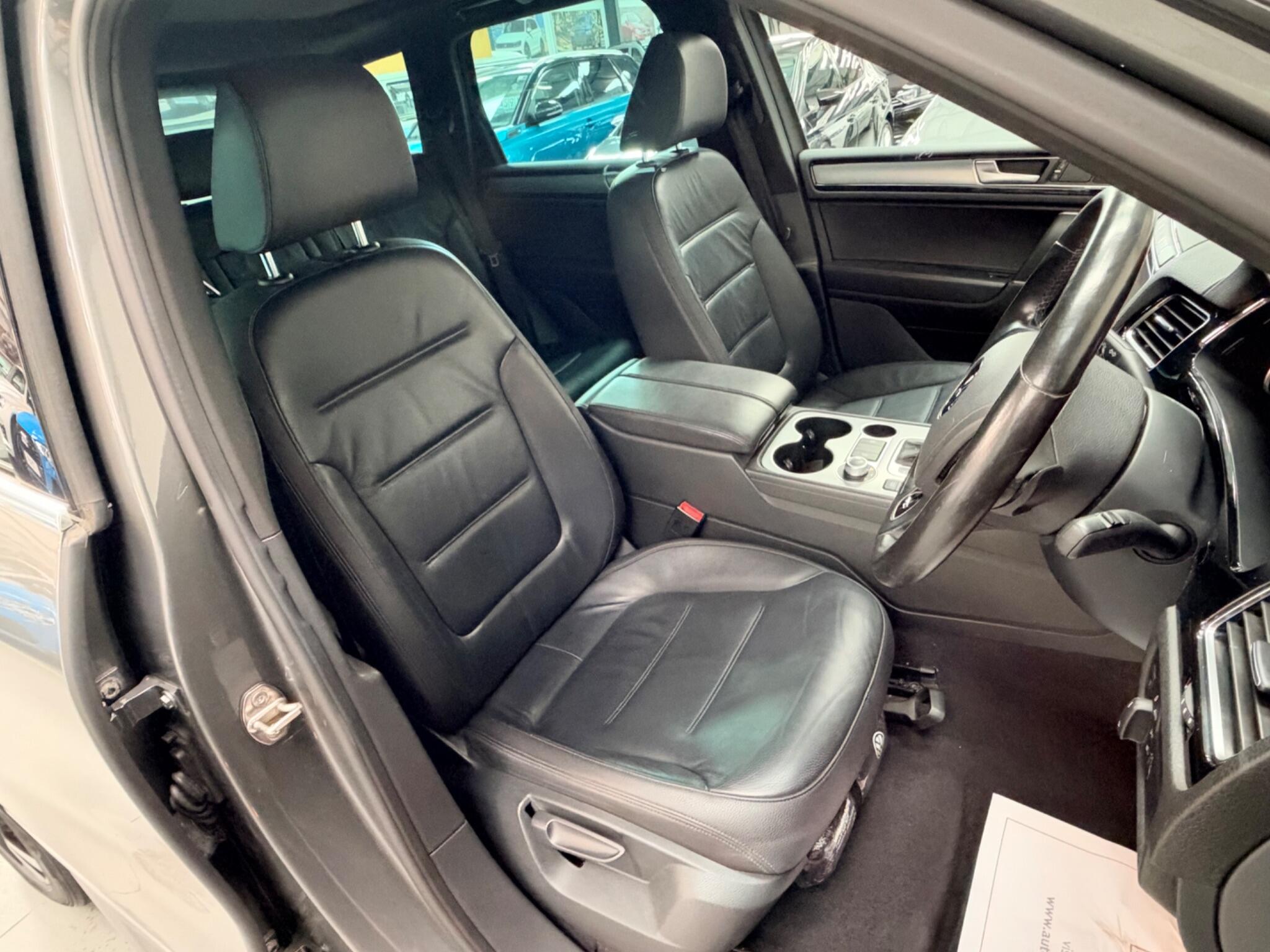 Volkswagen Touareg view 40