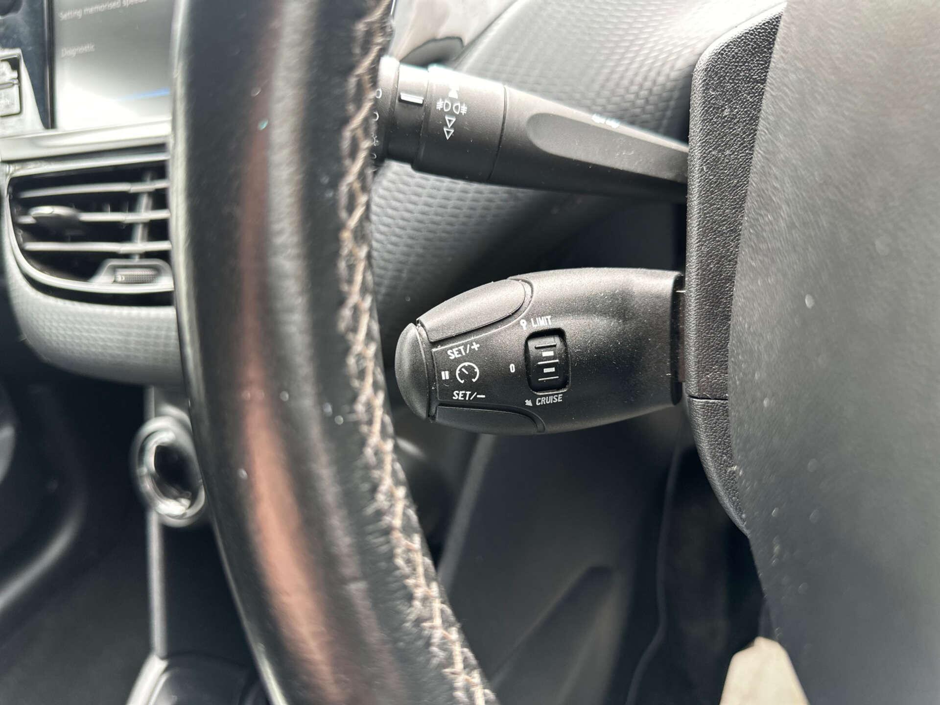 Peugeot 208 view 31