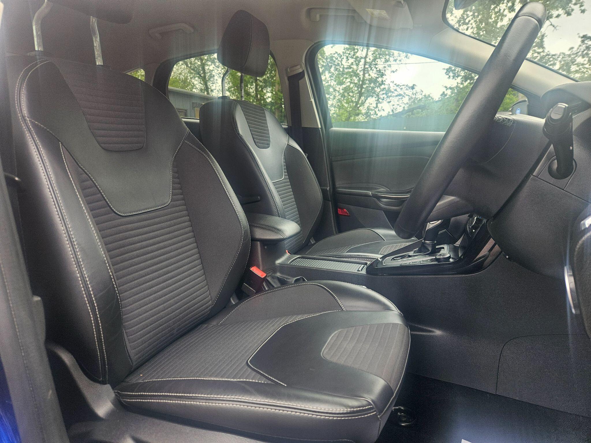 2017 Ford Focus image 18