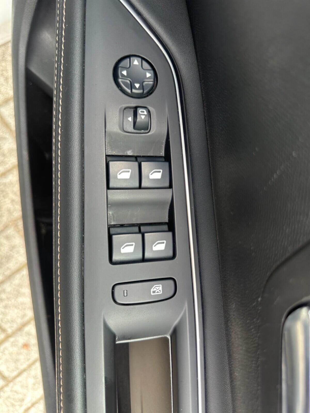 Peugeot 5008 view 35