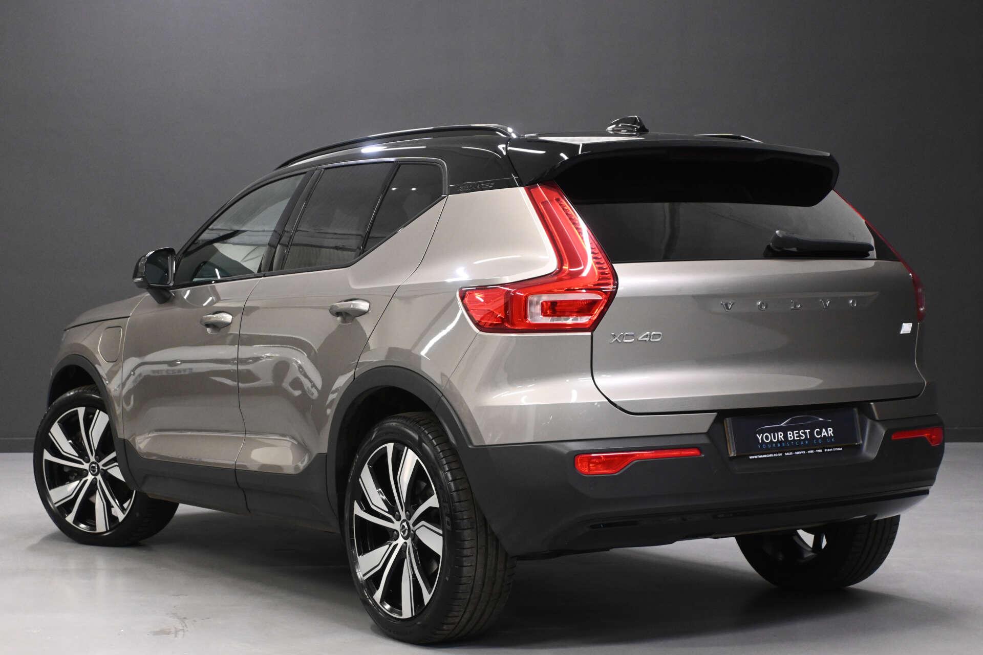 Volvo XC40 view 2