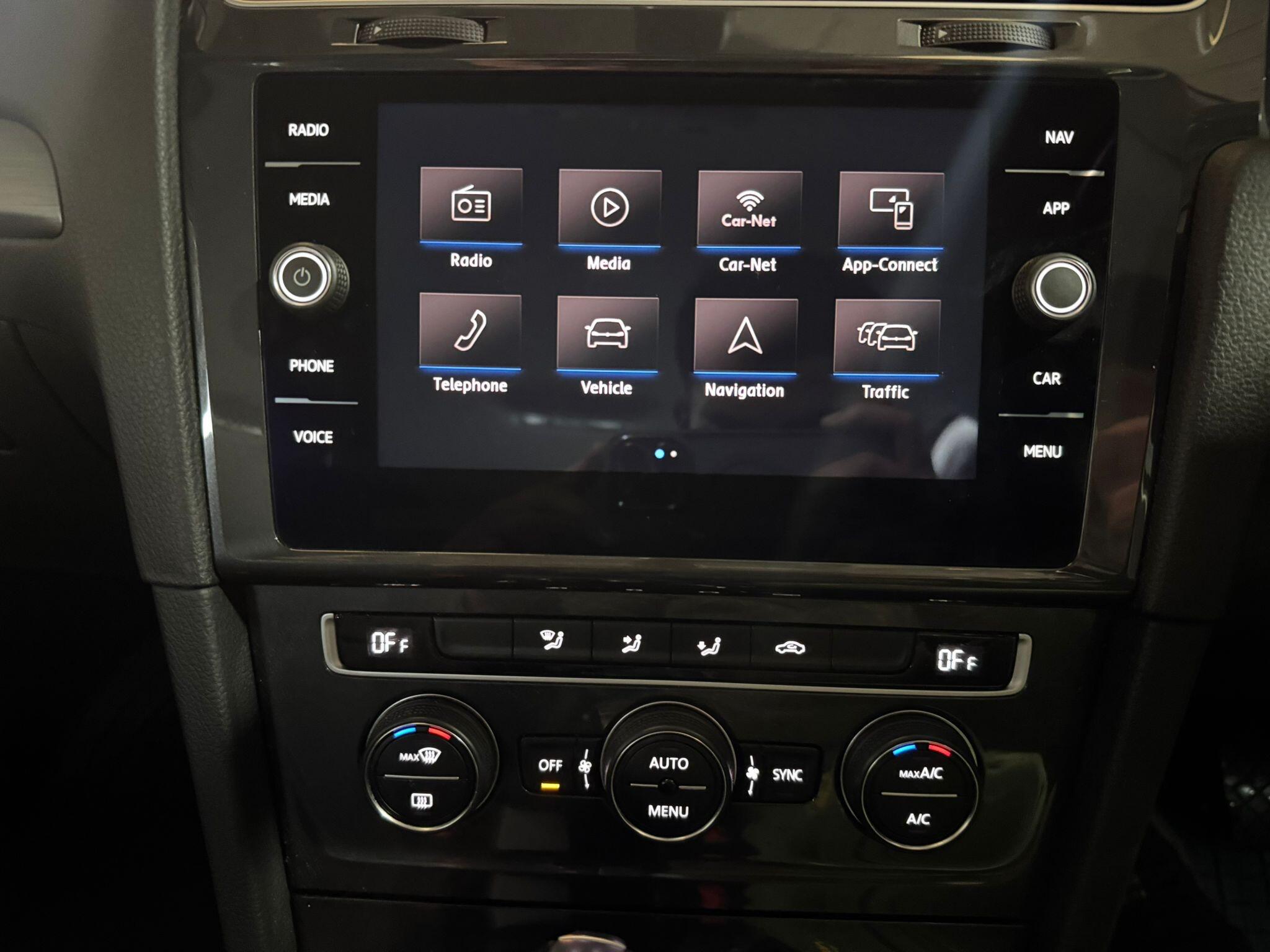 2020 Volkswagen e-Golf 35.8kWh e-Golf Auto 5dr • 41,030 miles image 18