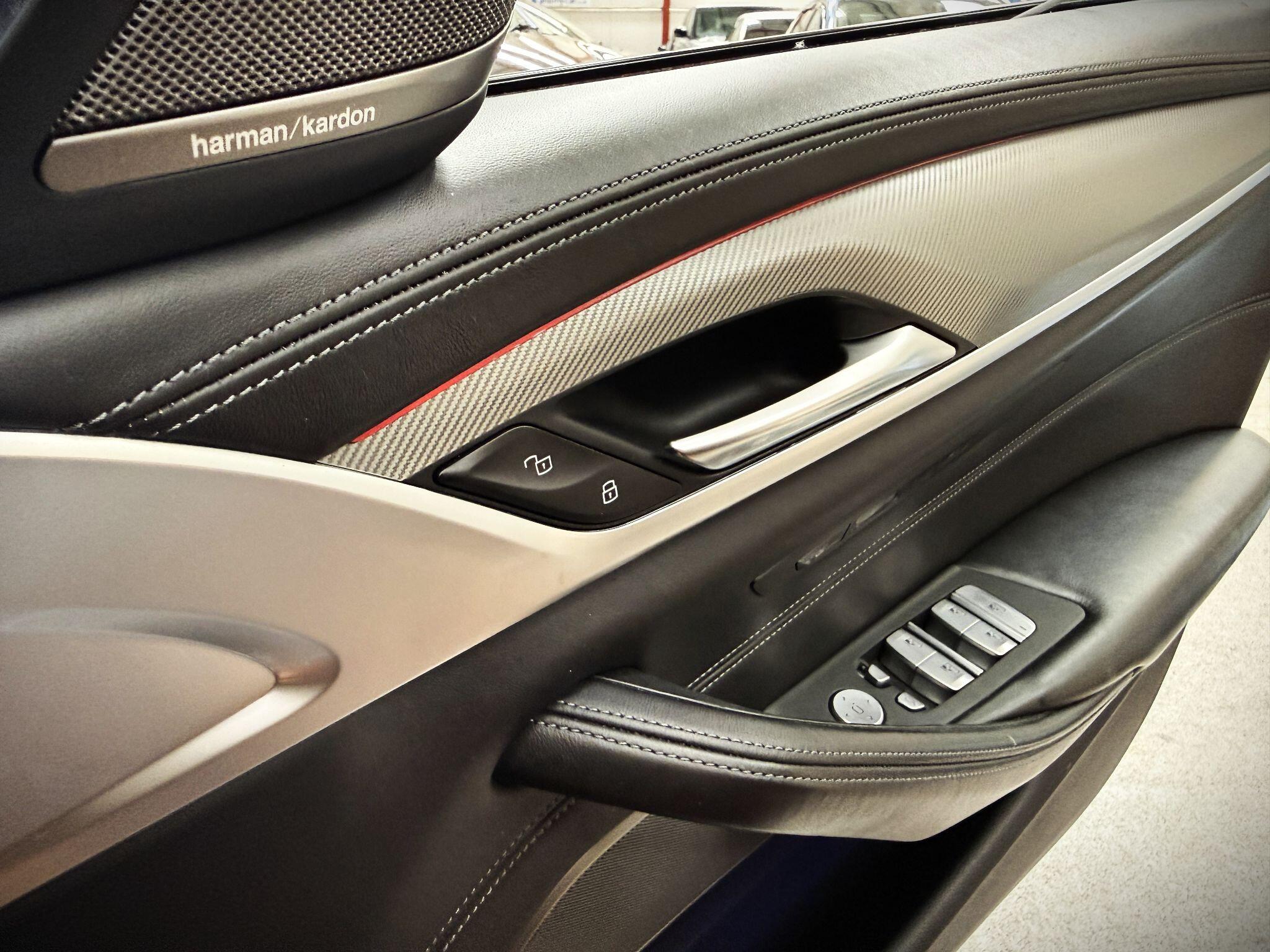 BMW M5 view 12