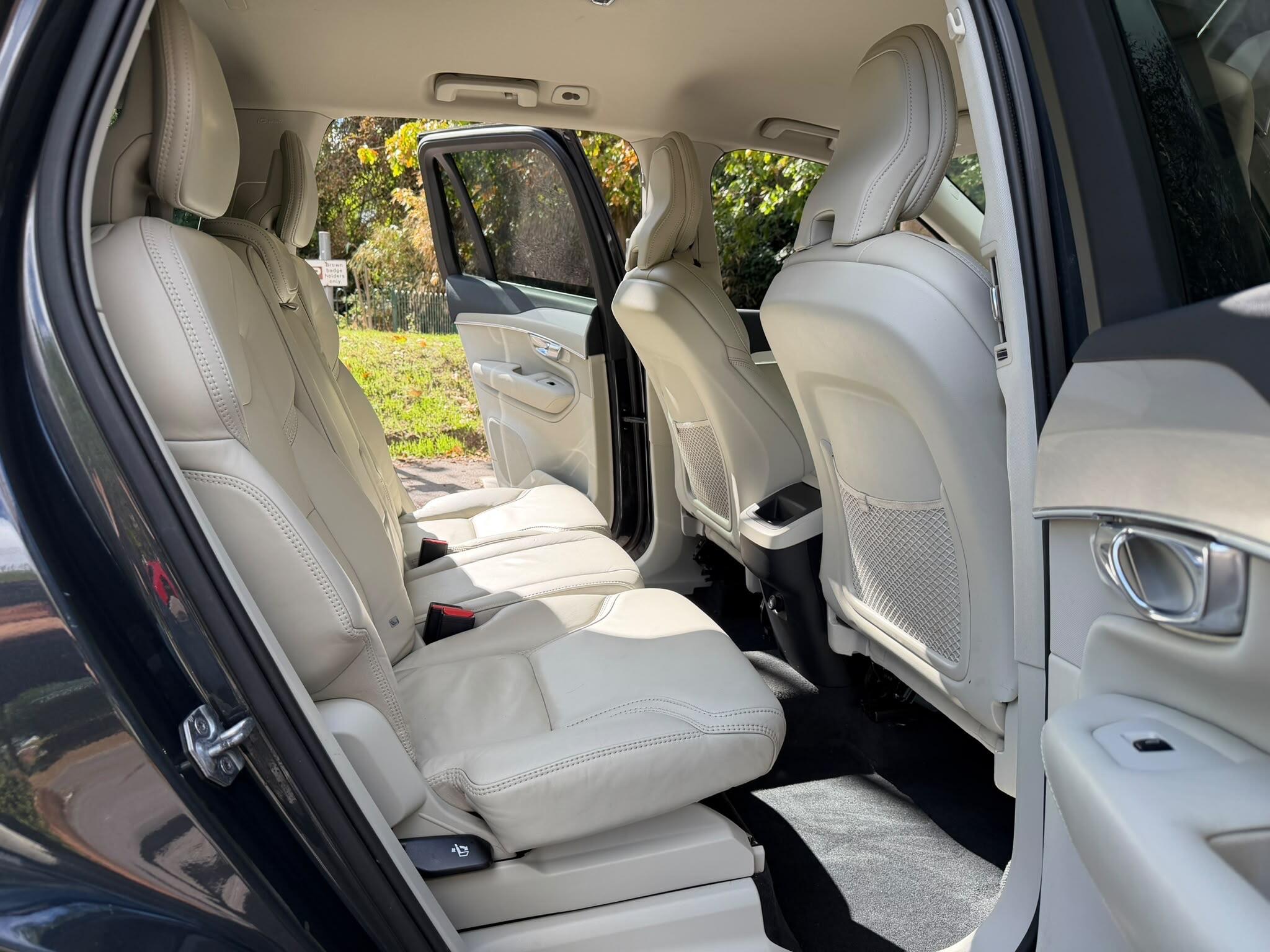 Volvo XC90 view 18