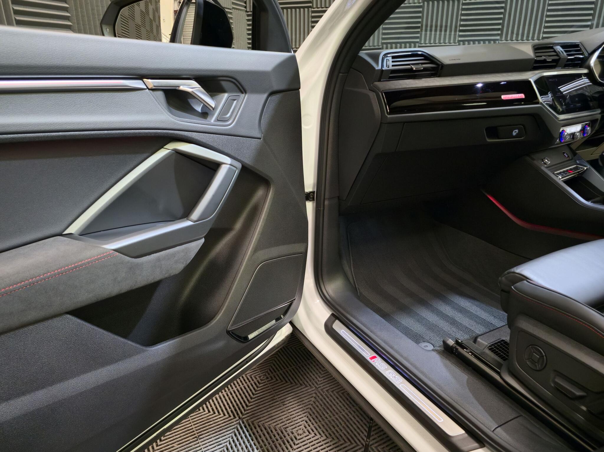 Audi RS Q3 view 9