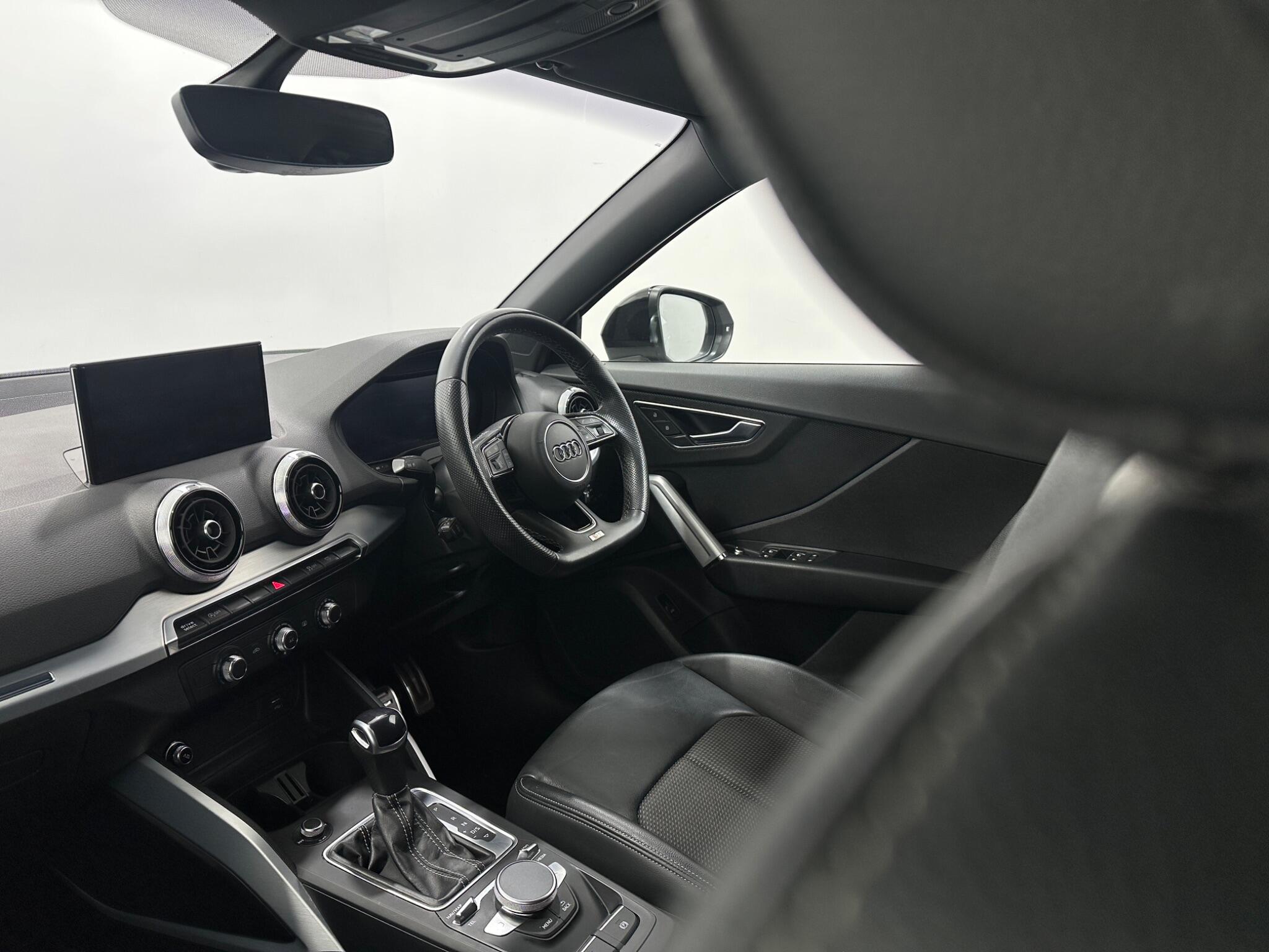 Audi Q2 view 21