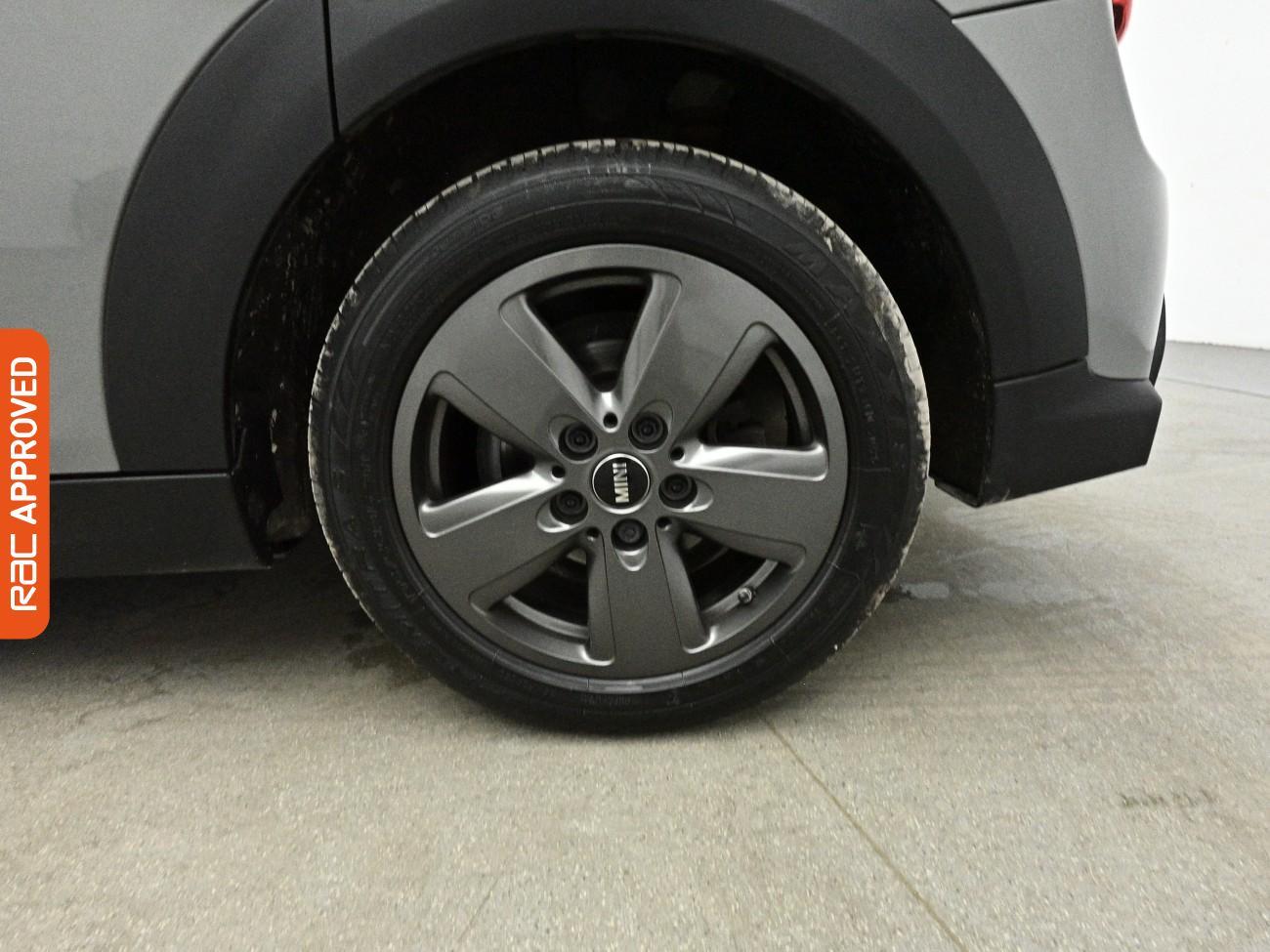 Mini Hatch view 28