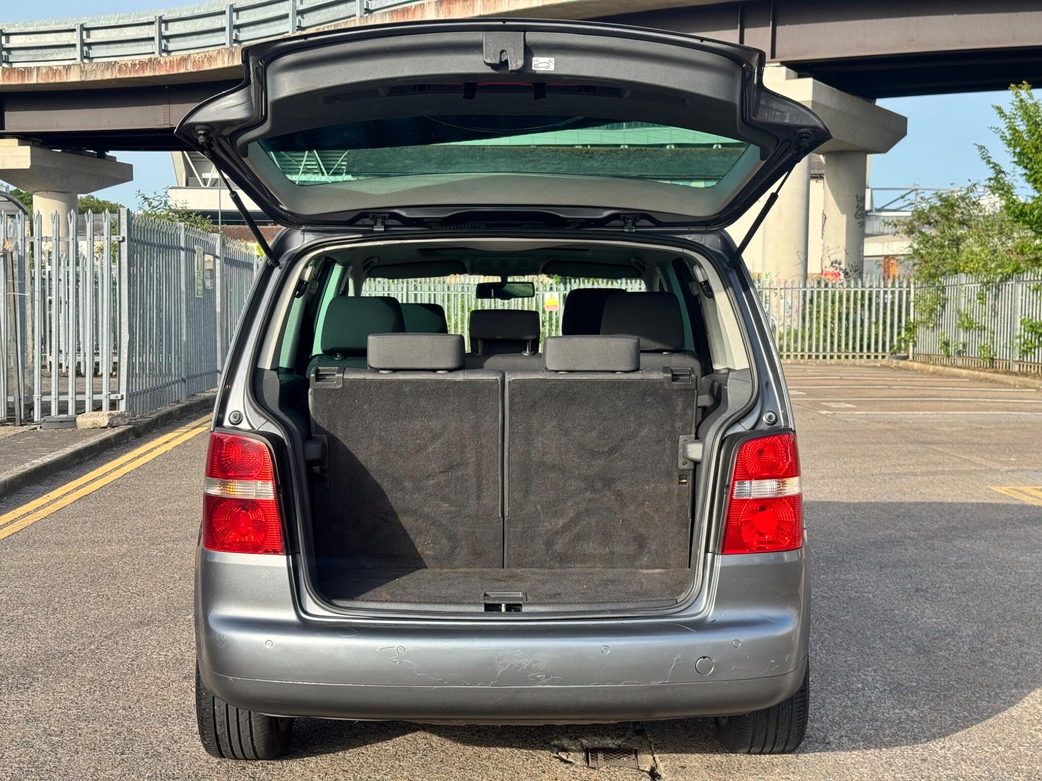 Volkswagen Touran view 52