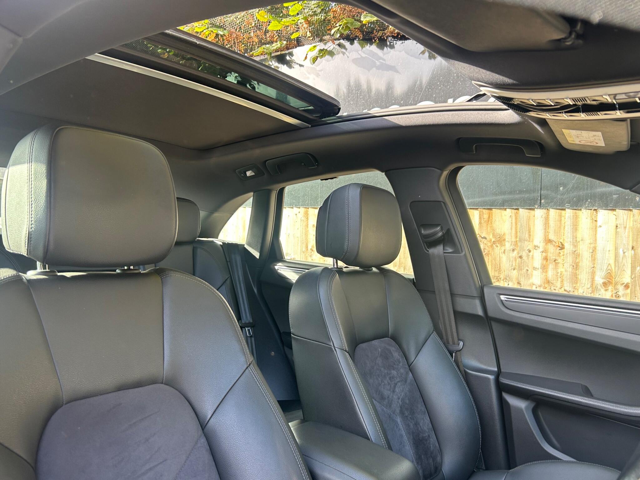 Porsche Macan view 35