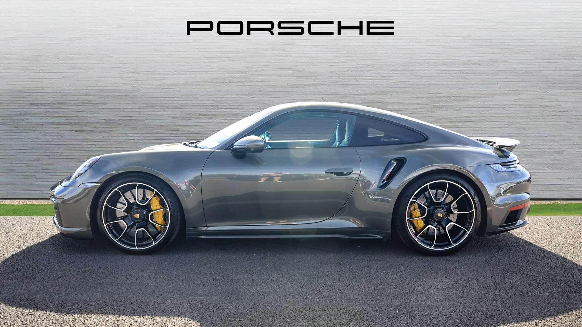 Porsche 911 view 8