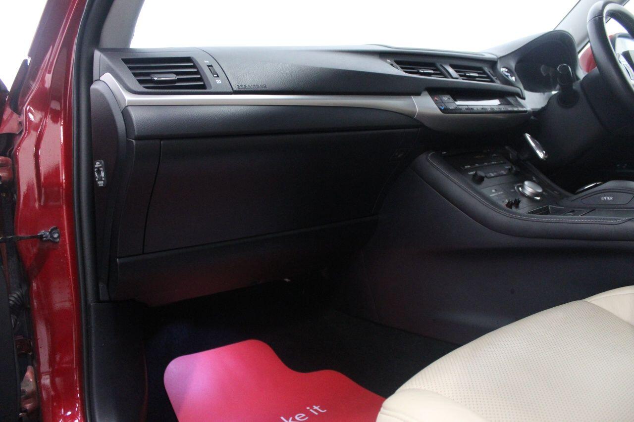Lexus CT view 31