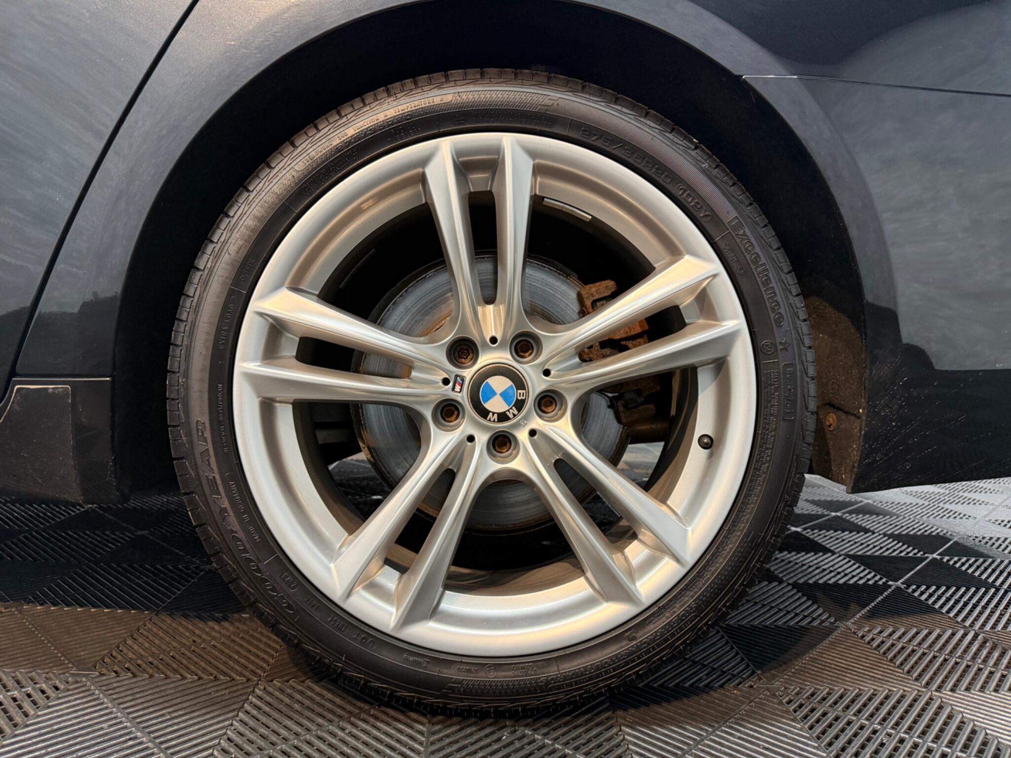 BMW 7 Series view 27