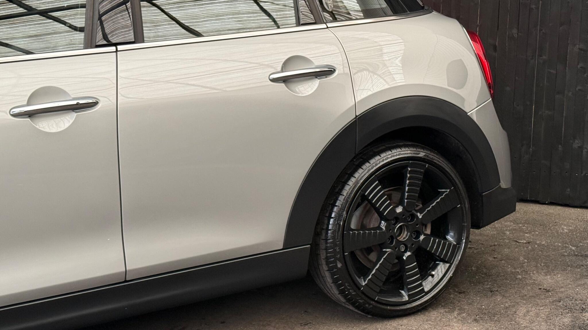 Mini Hatch view 10