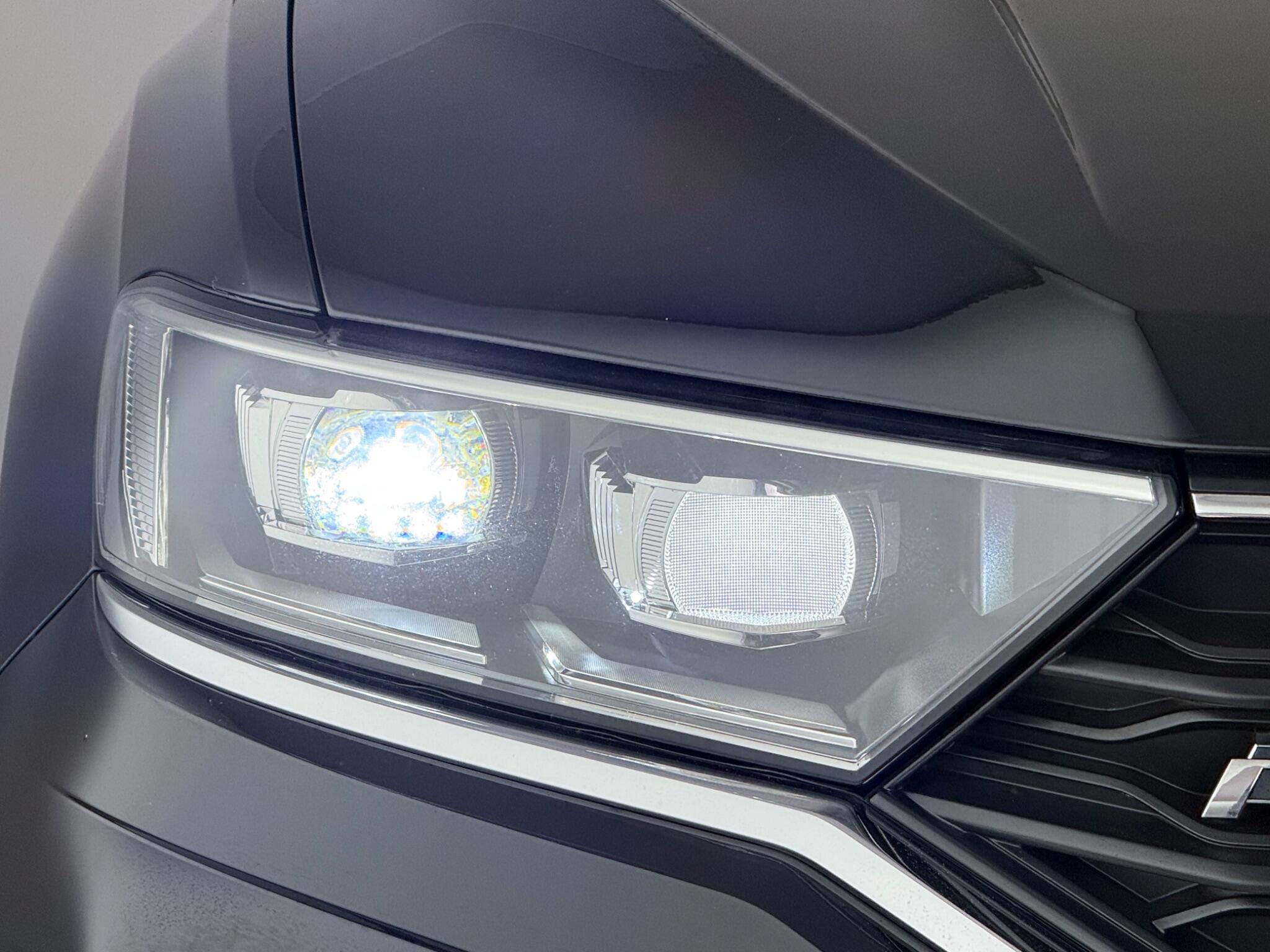 Volkswagen T-Roc view 4