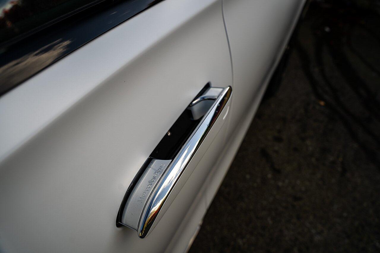 Mercedes-Benz S-Class view 37