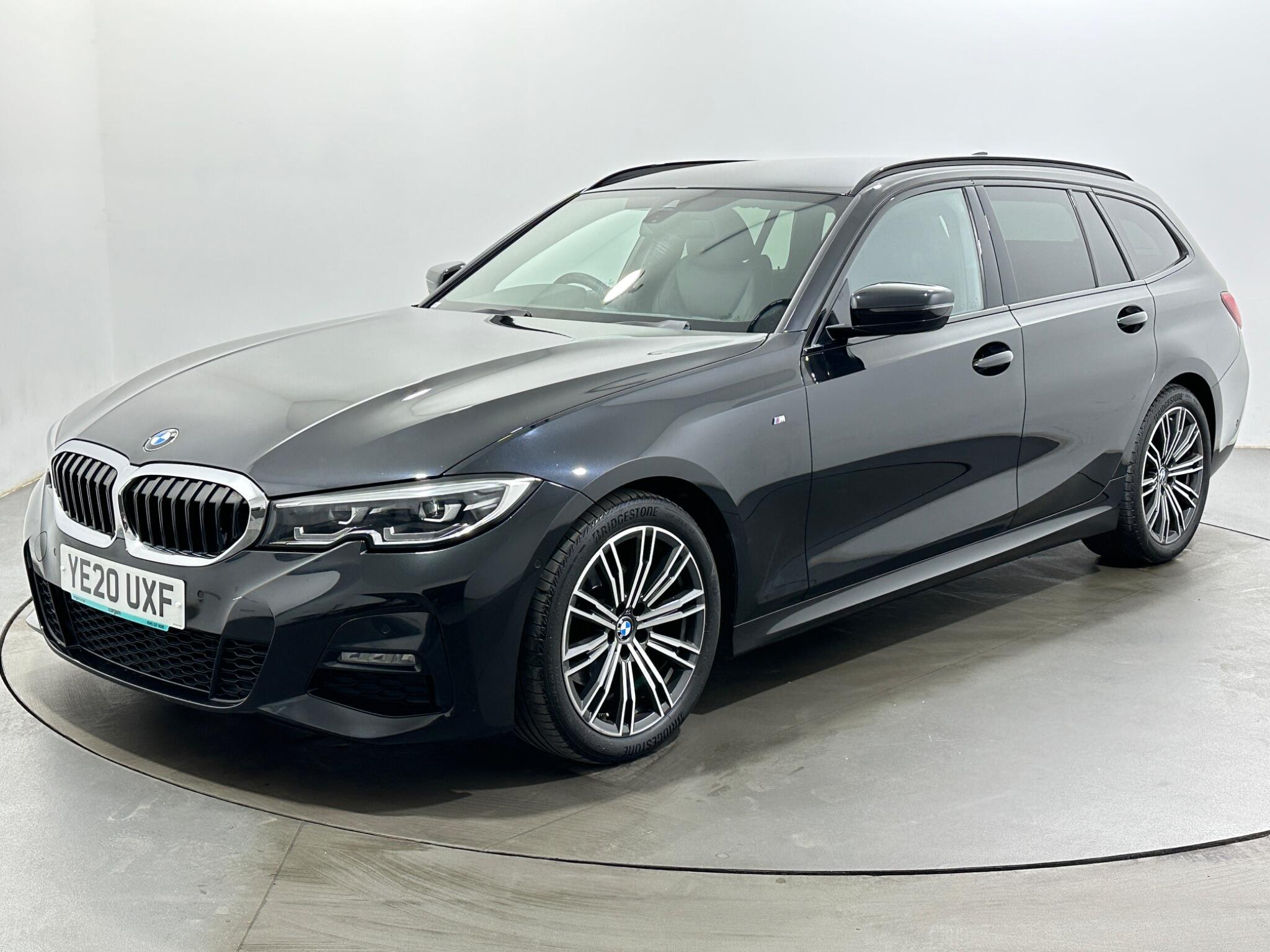 BMW 3 Series view 4