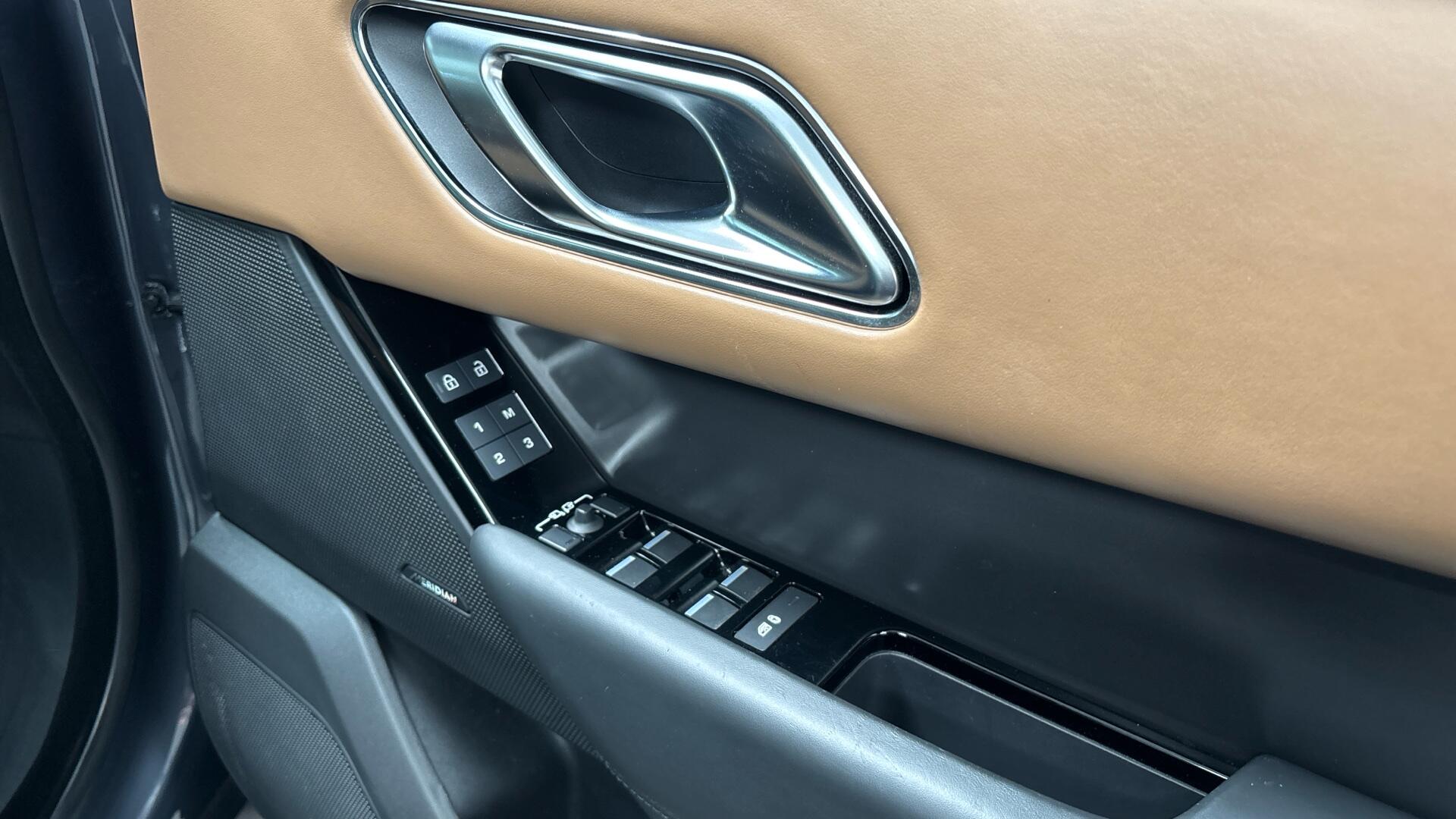 Land Rover Range Rover Velar view 27
