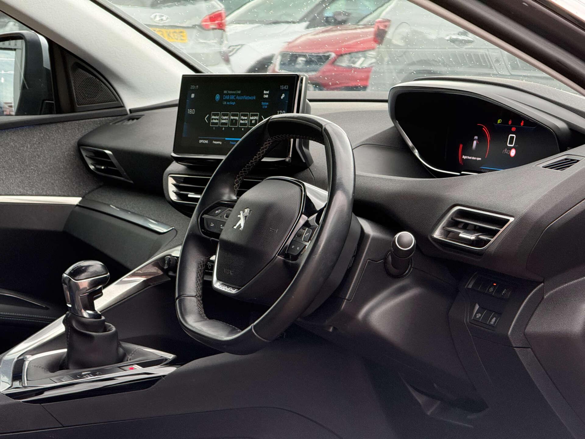 Peugeot 3008 view 45