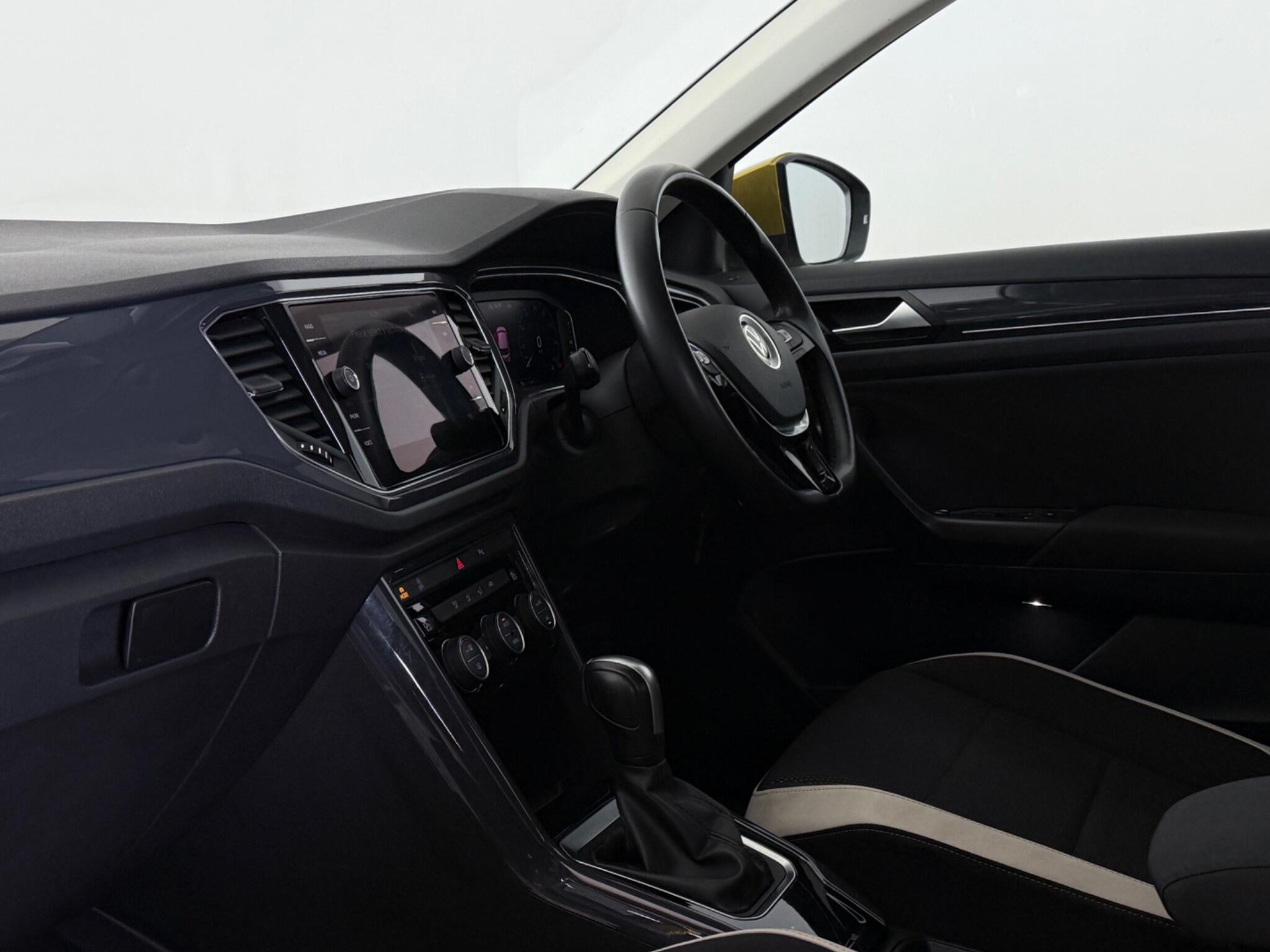 Volkswagen T-Roc view 13