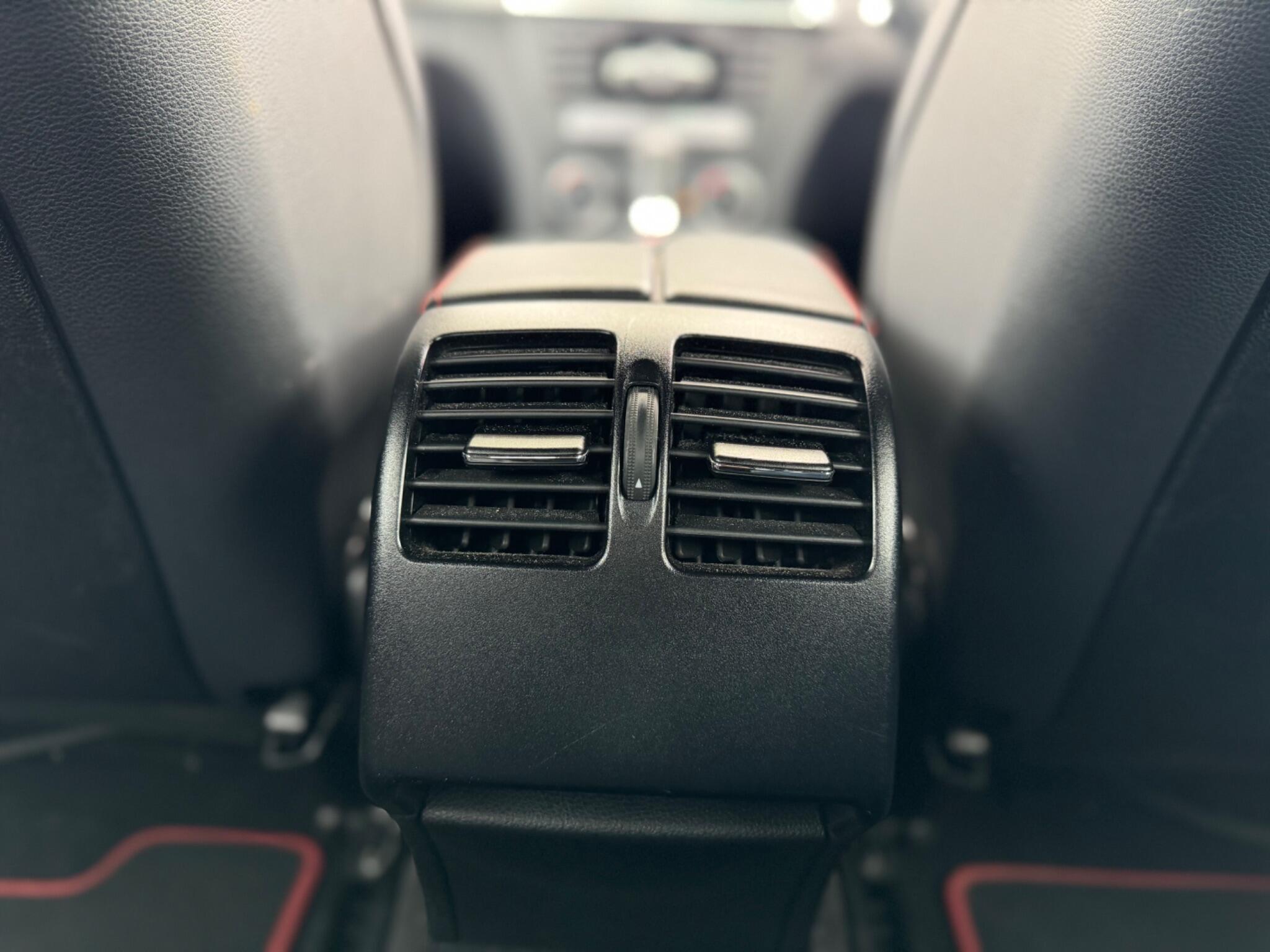 Mercedes-Benz C-Class view 25