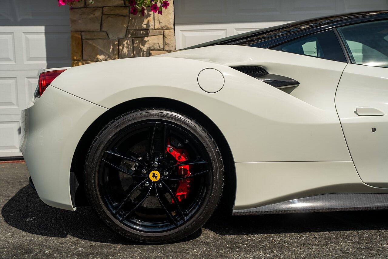 Ferrari 488 view 7