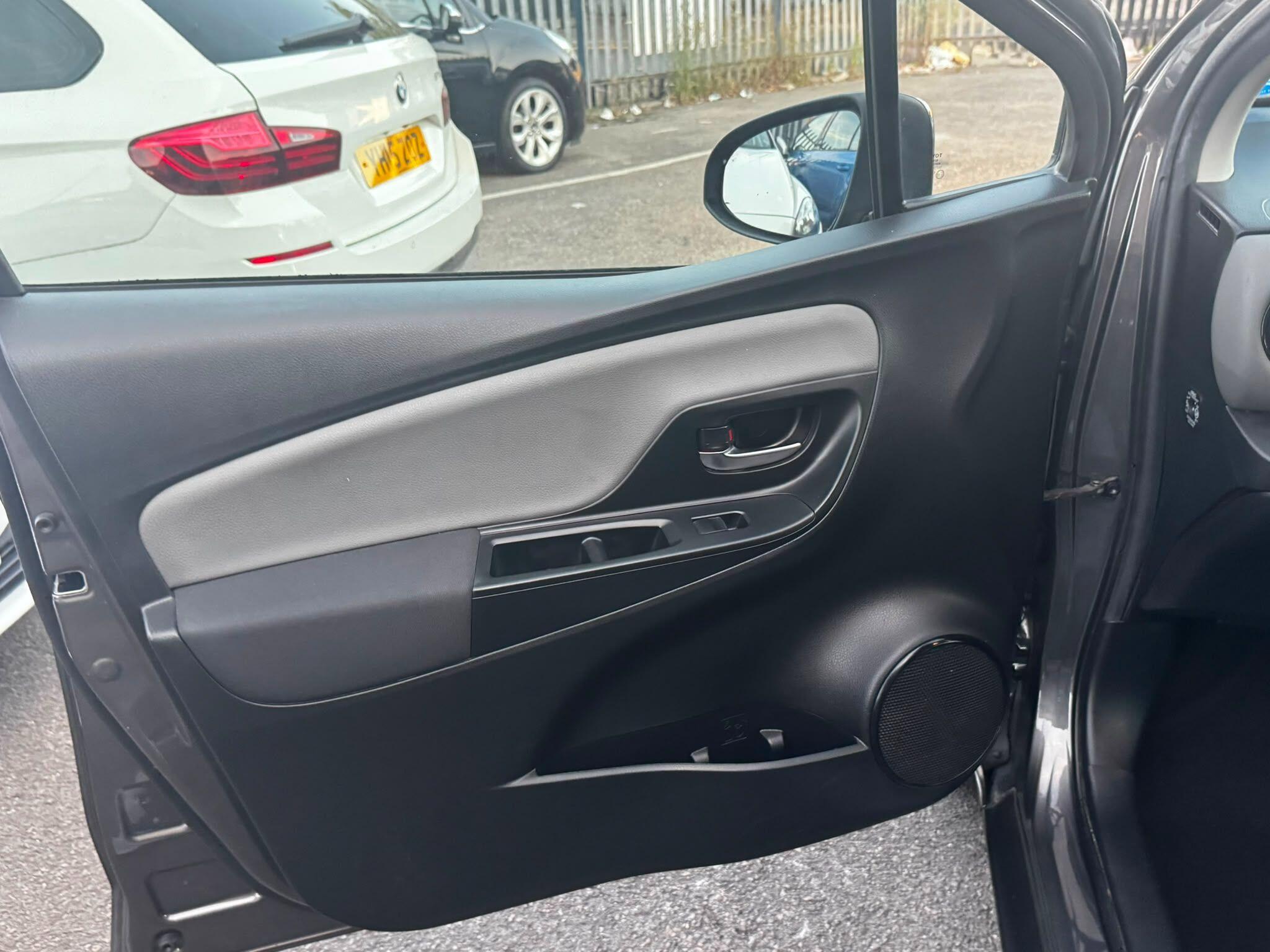 Toyota Yaris view 30