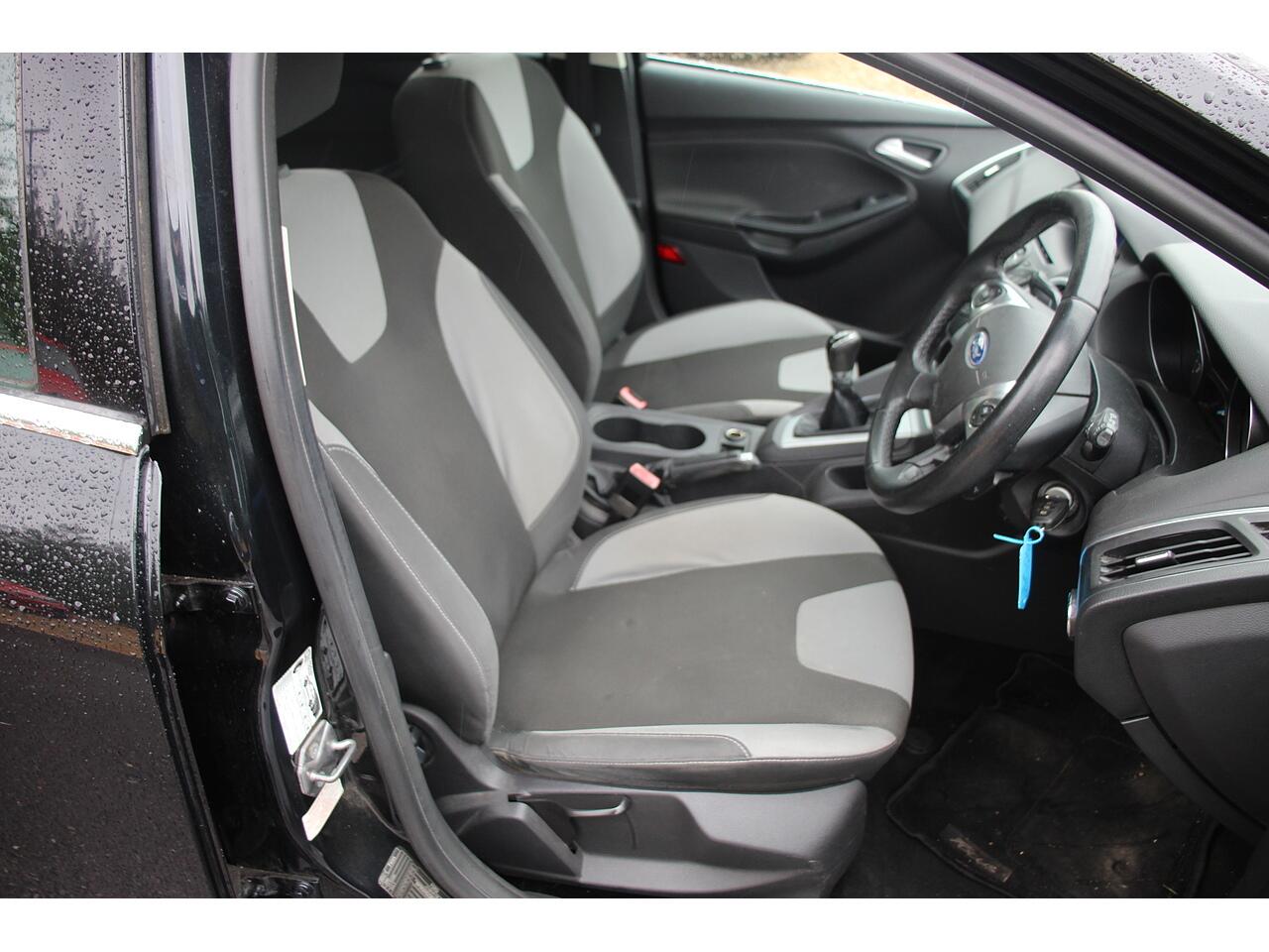 Ford Focus view 11