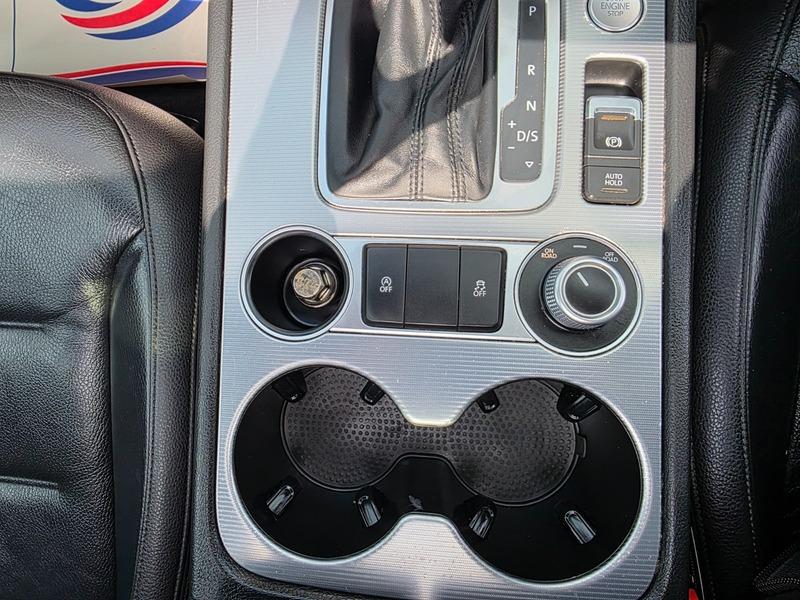 2015 Volkswagen Touareg image 39