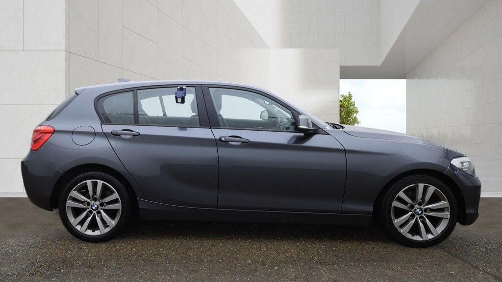 BMW 1 Series view 5