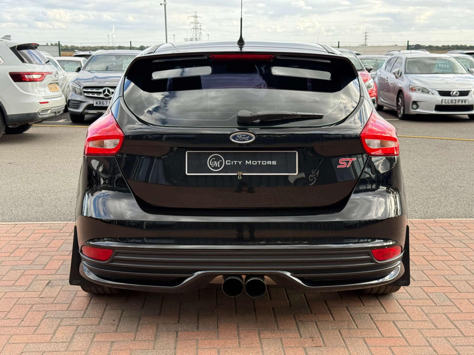 Ford Focus view 22